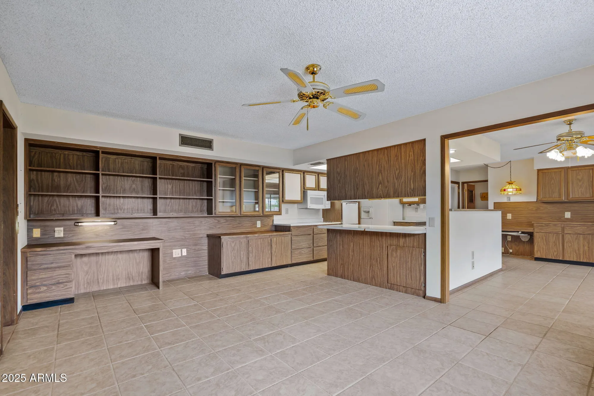 Property Slideshow image 8 of 45 | 10322 w signal butte cir, Sun City, AZ, 85373