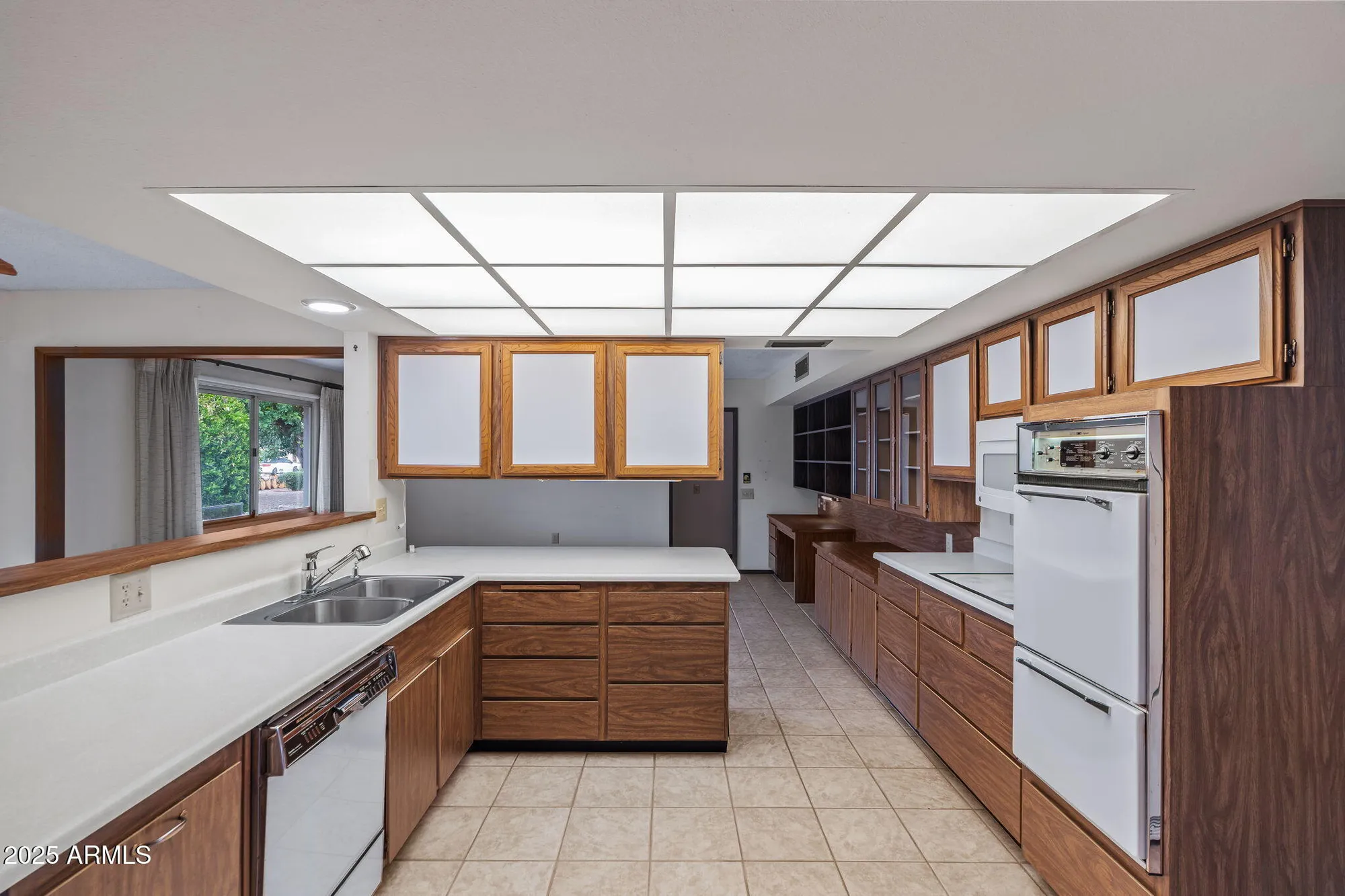 Property Slideshow image 12 of 45 | 10322 w signal butte cir, Sun City, AZ, 85373