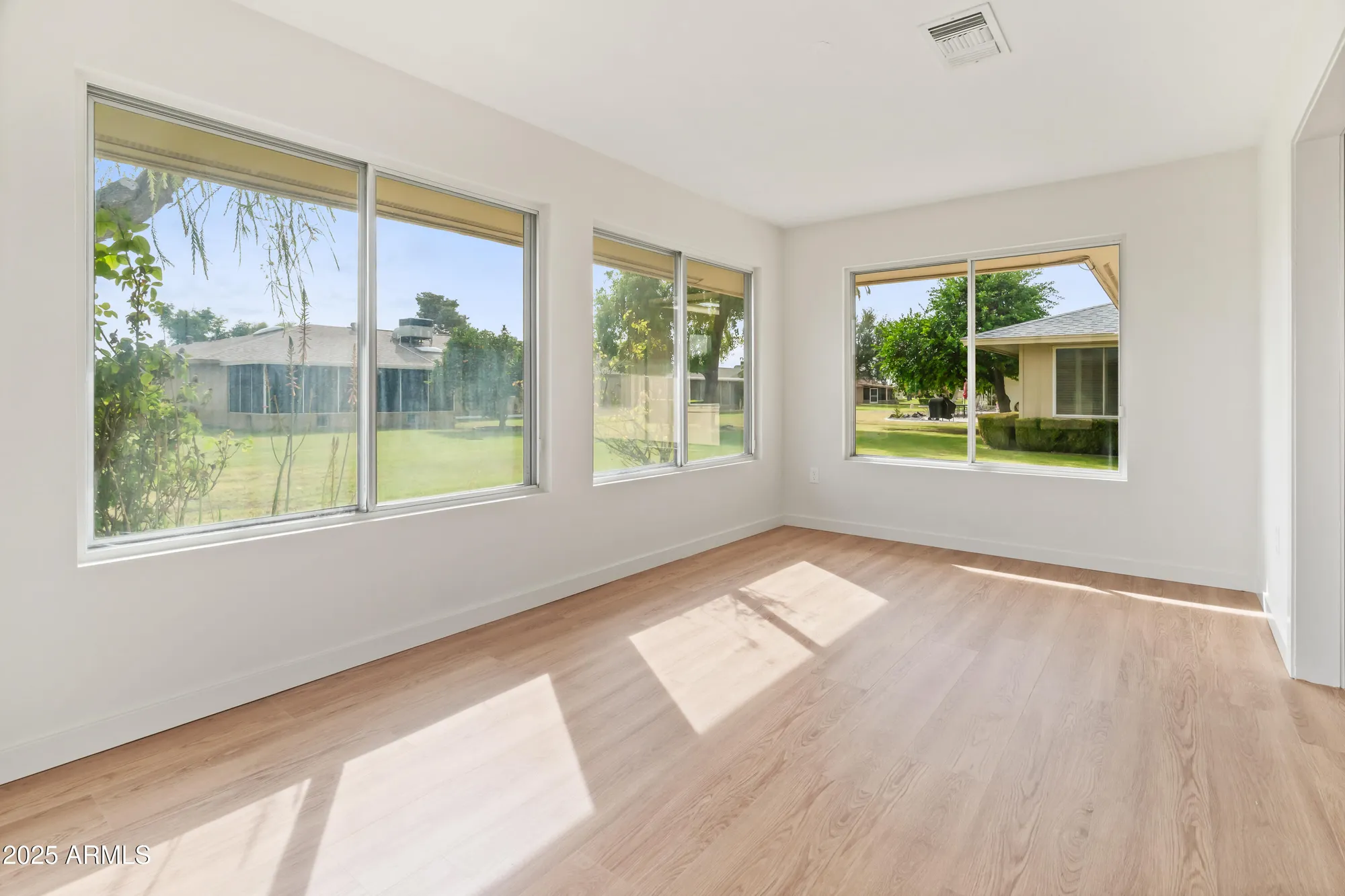 Property Slideshow image 13 of 27 | 10417 w prairie hills cir, Sun City, AZ, 85351