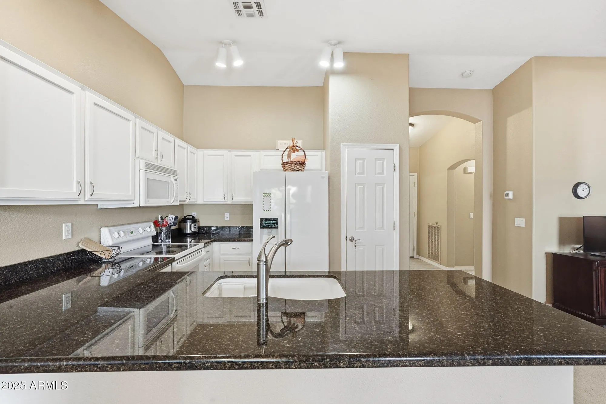 Property Slideshow image 9 of 44 | 3422 e cherry hills pl, Chandler, AZ, 85249