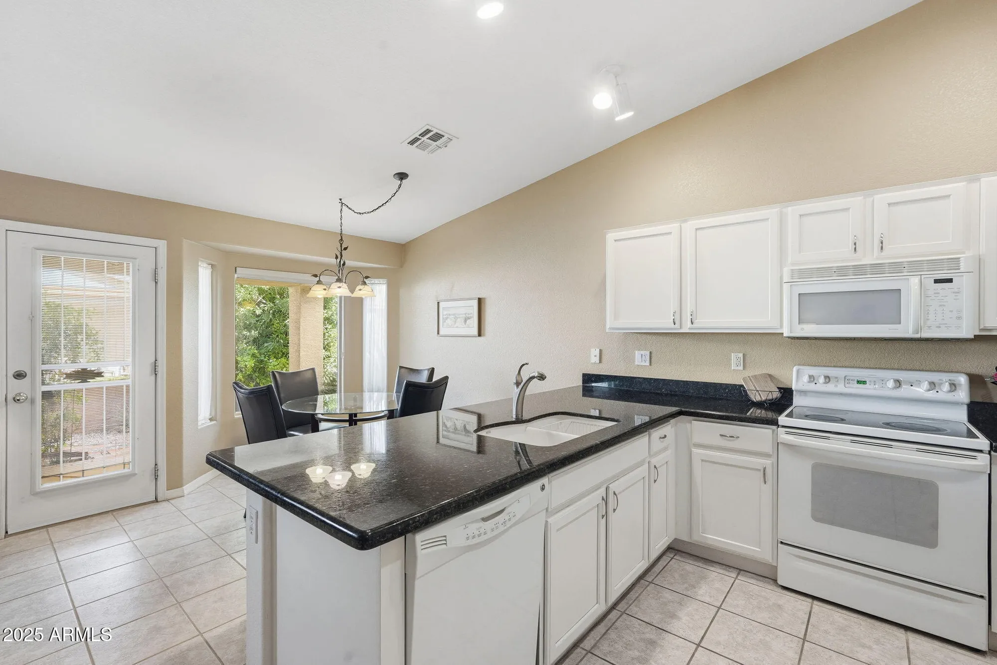 Property Slideshow image 10 of 44 | 3422 e cherry hills pl, Chandler, AZ, 85249