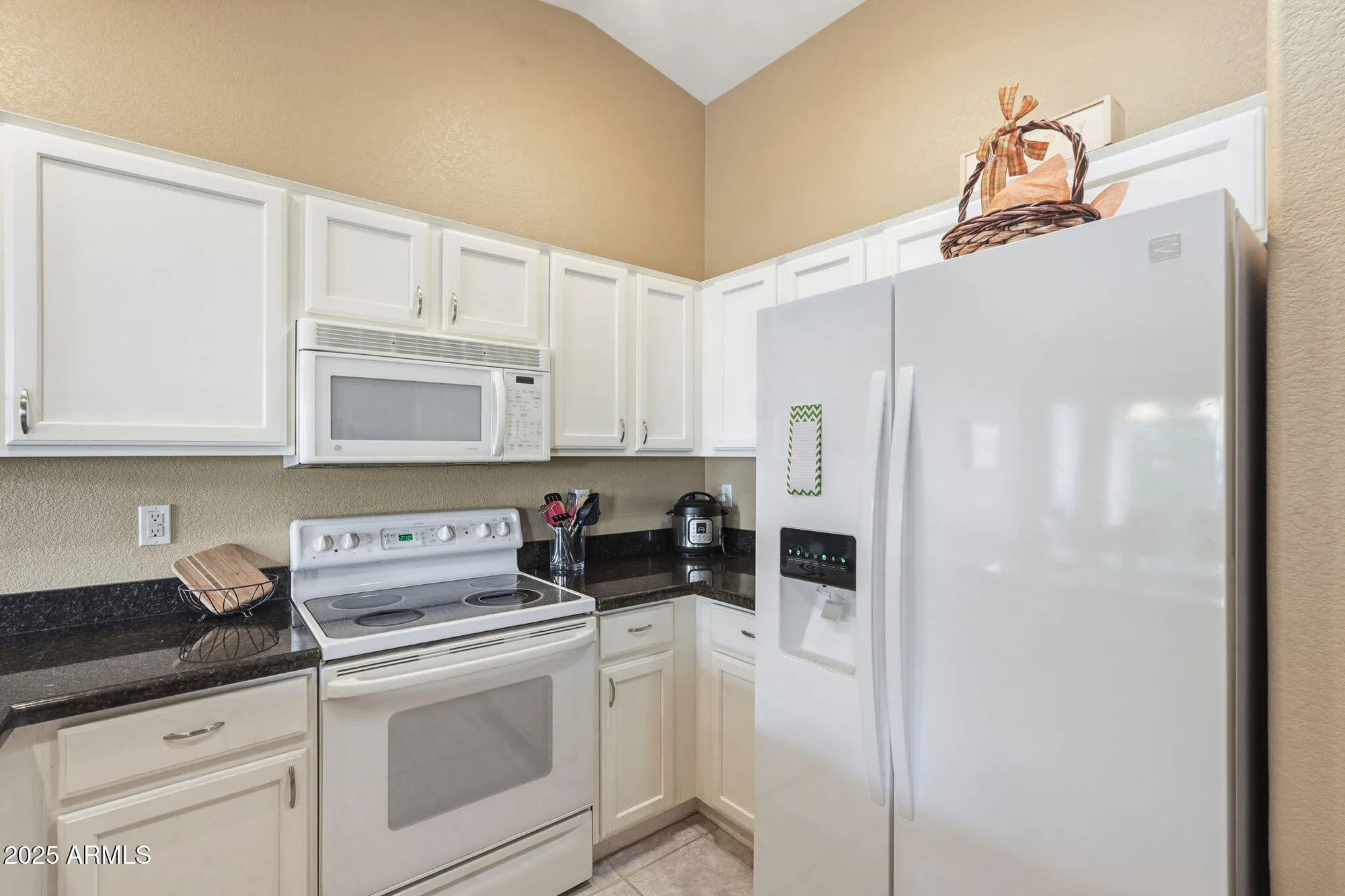 Property Slideshow image 11 of 44 | 3422 e cherry hills pl, Chandler, AZ, 85249