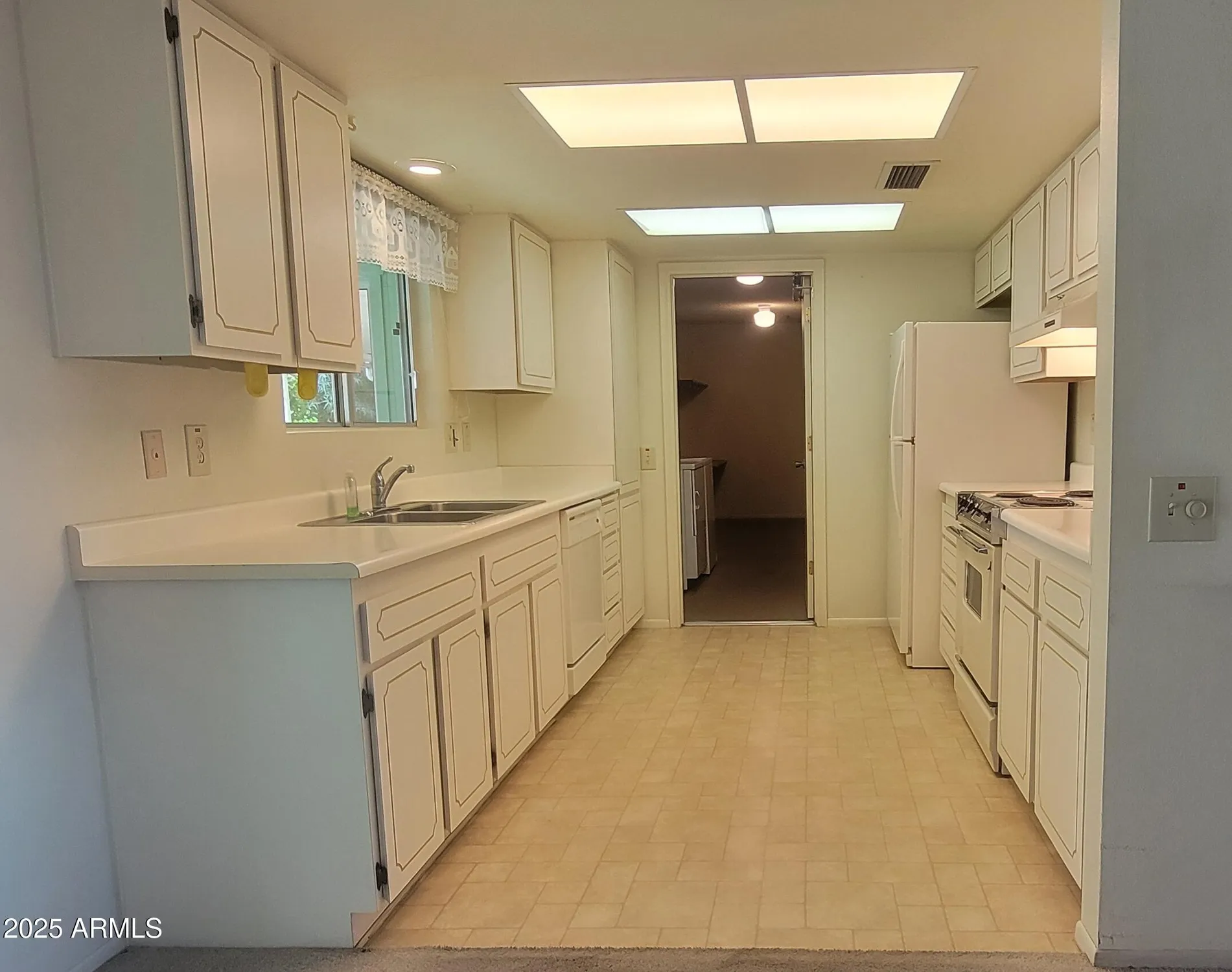 Property Slideshow image 4 of 24 | 20415 n sonnet dr, Sun City West, AZ, 85375