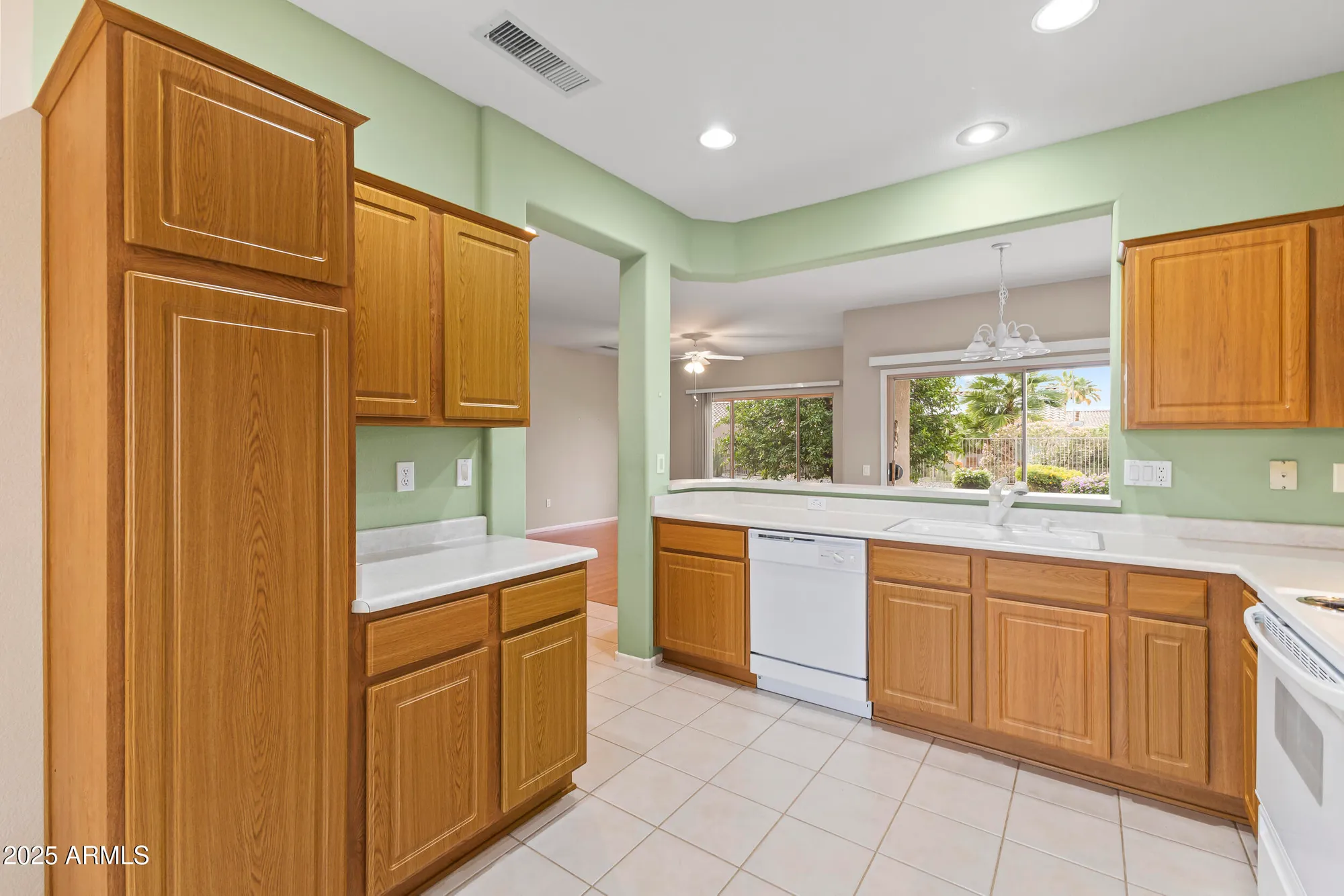 Property Slideshow image 10 of 27 | 16243 w tapatio dr, Surprise, AZ, 85374