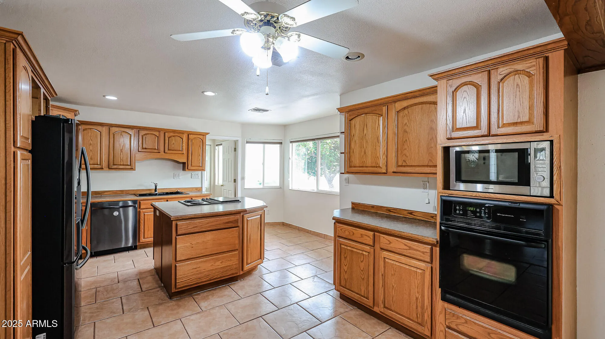 Property Slideshow image 11 of 46 | 11851 n thunderbird rd, Sun City, AZ, 85351
