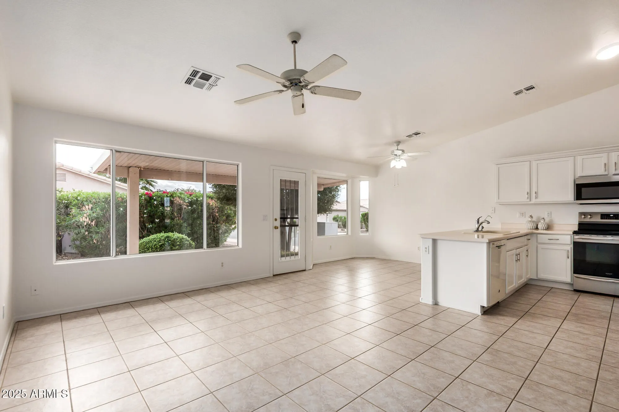 Property Slideshow image 10 of 45 | 1365 e runaway bay dr, Chandler, AZ, 85249