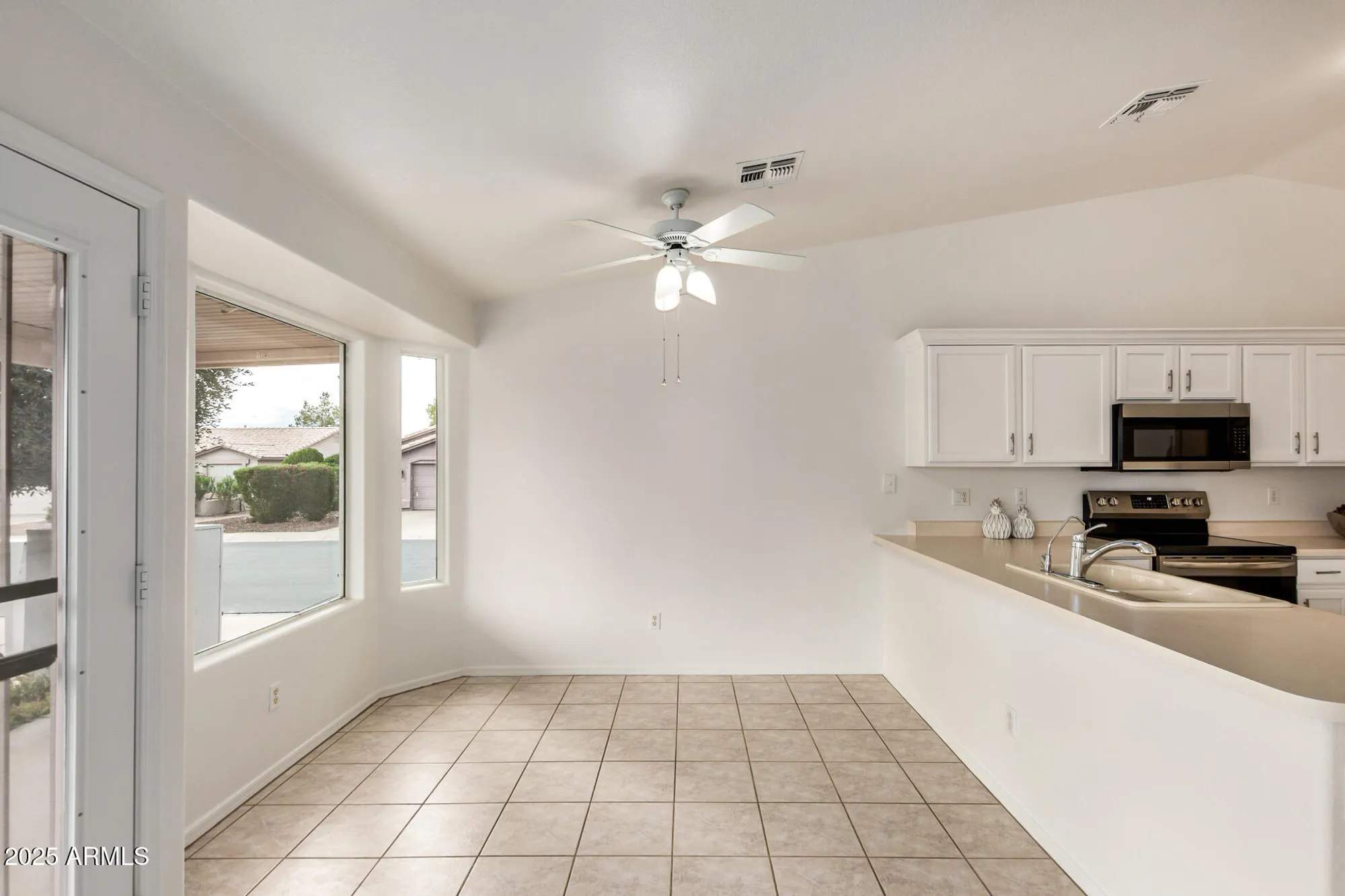 Property Slideshow image 13 of 45 | 1365 e runaway bay dr, Chandler, AZ, 85249