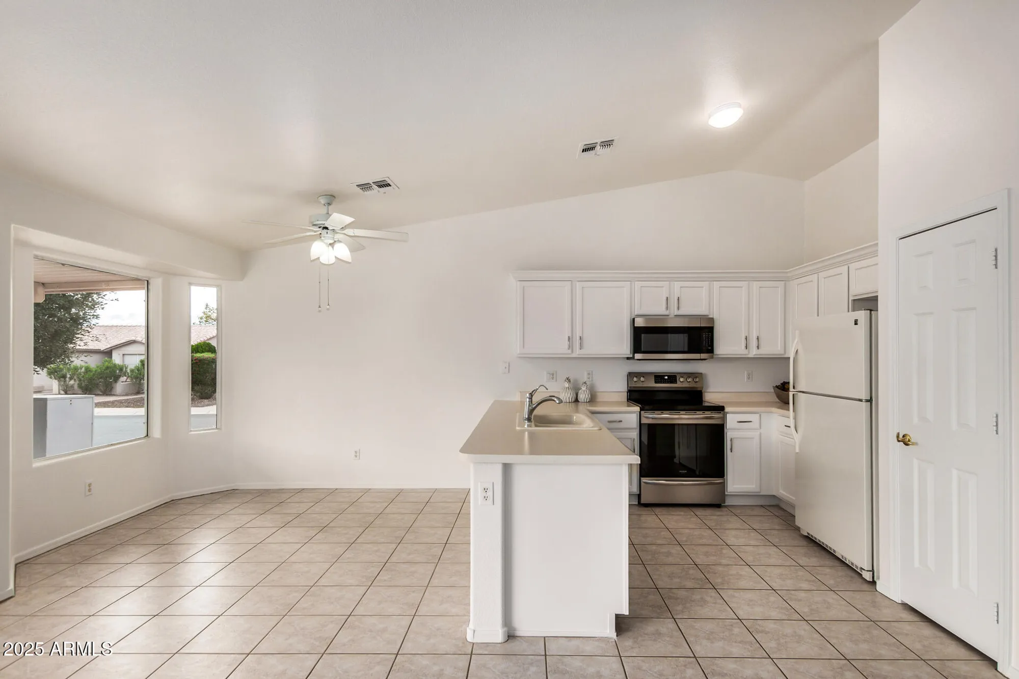 Property Slideshow image 14 of 45 | 1365 e runaway bay dr, Chandler, AZ, 85249