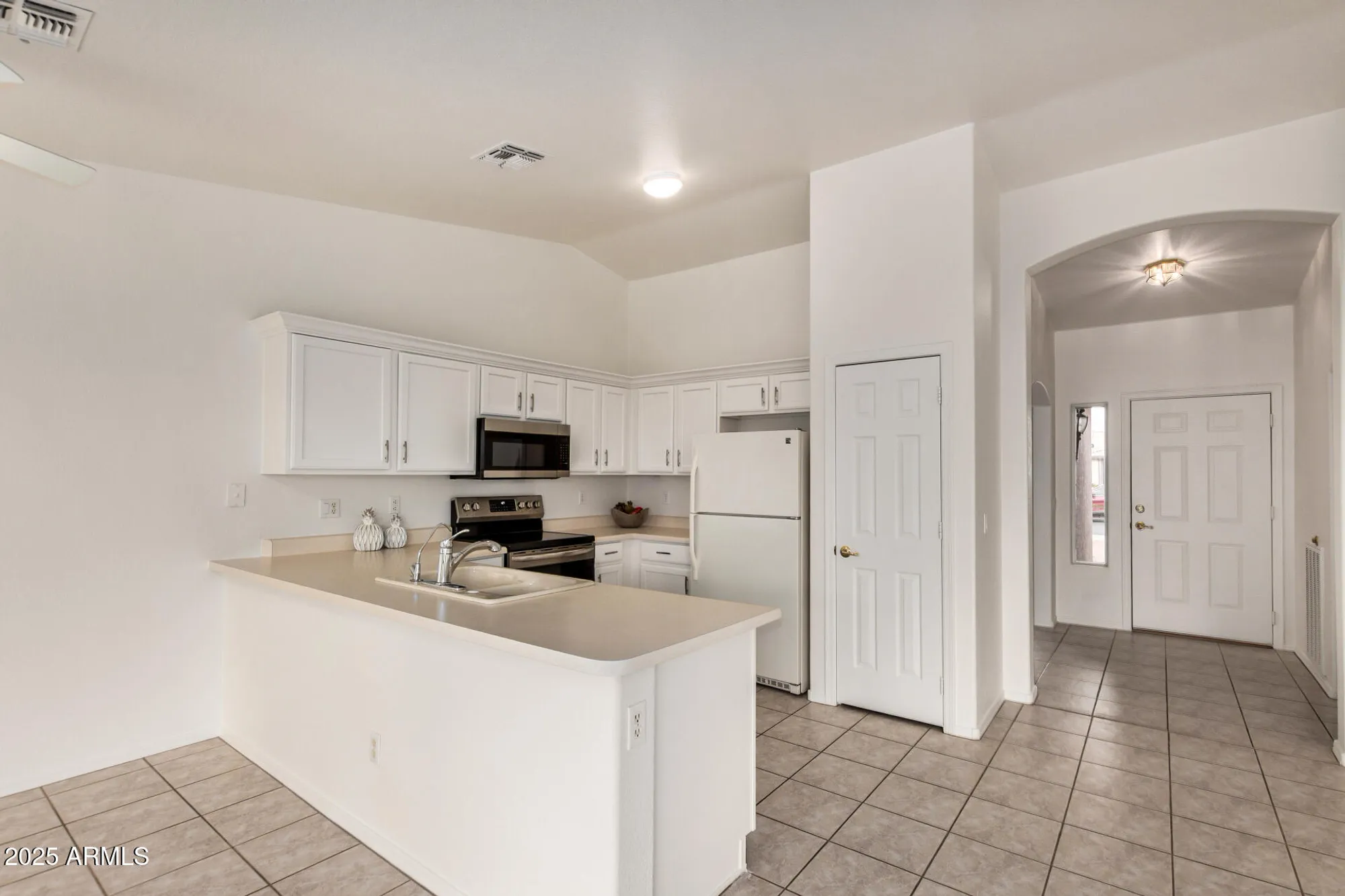 Property Slideshow image 15 of 45 | 1365 e runaway bay dr, Chandler, AZ, 85249