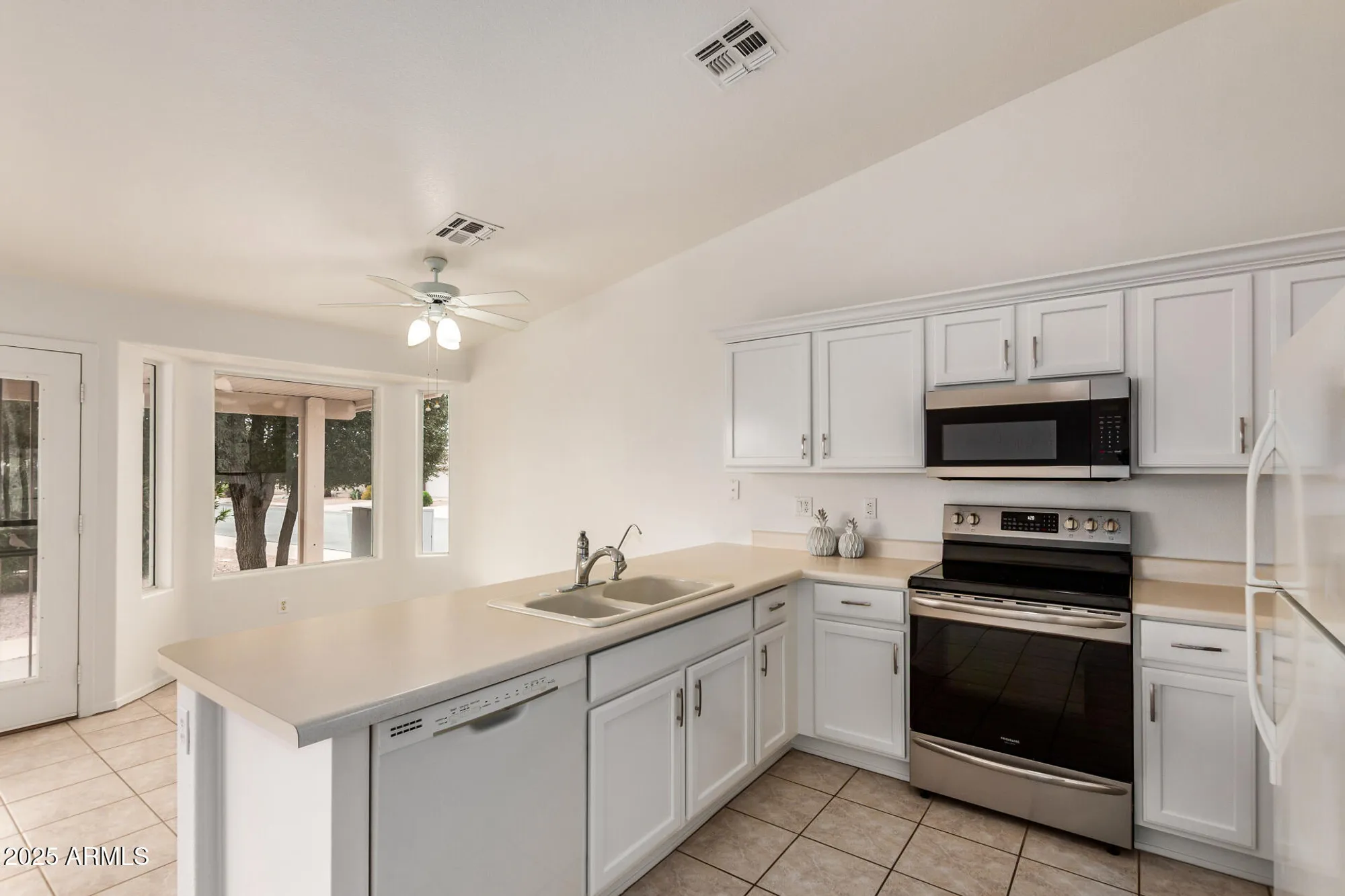 Property Slideshow image 17 of 45 | 1365 e runaway bay dr, Chandler, AZ, 85249