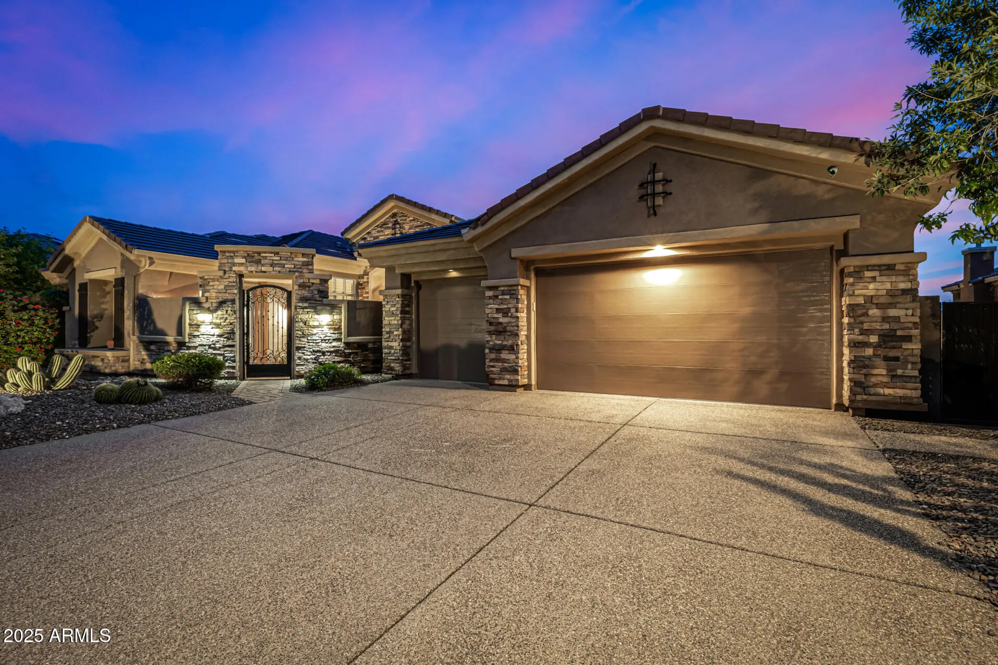 Property Slideshow image 10 of 143 | 41907 n spy glass dr, Phoenix, AZ, 85086