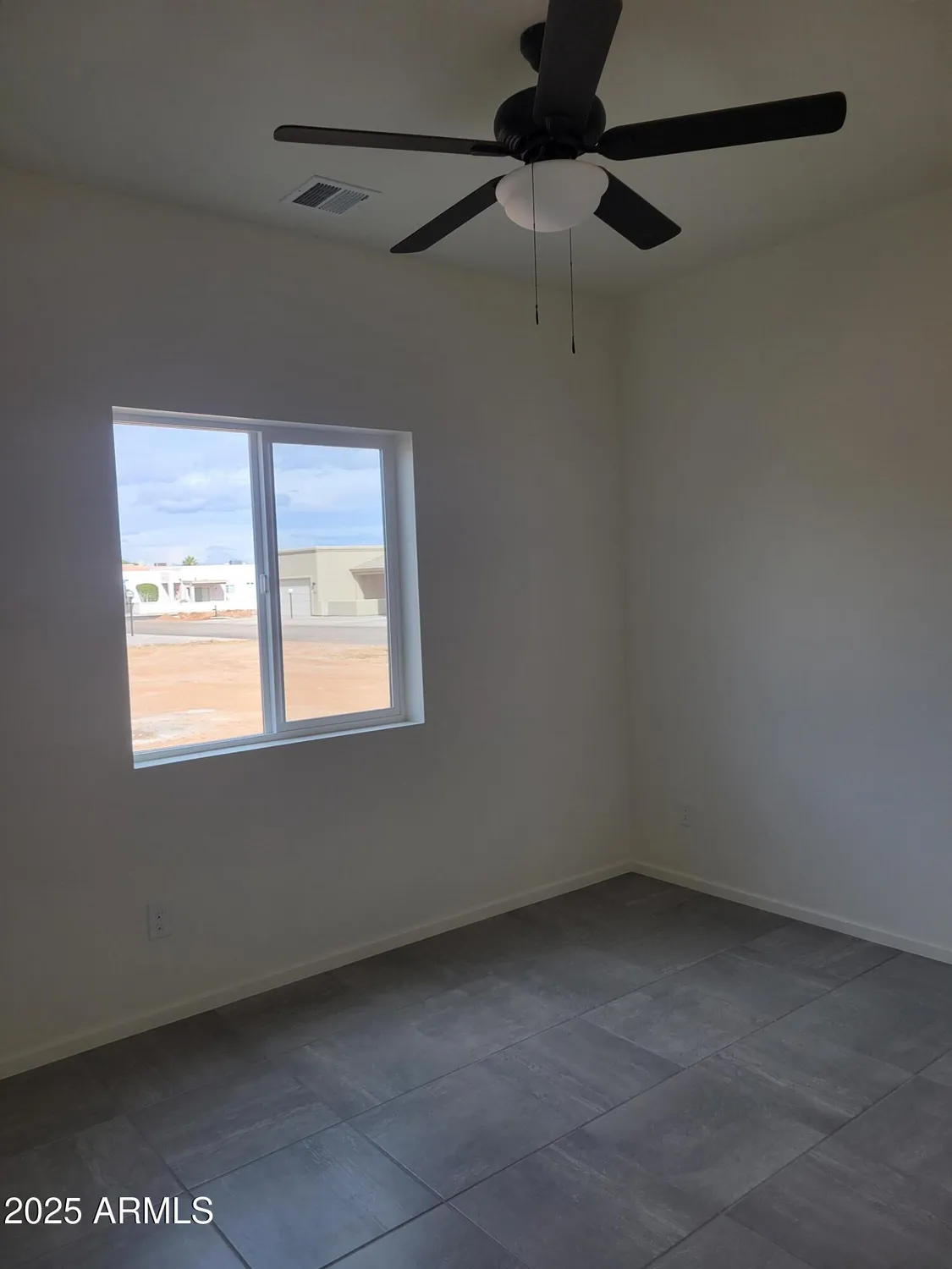 Property Slideshow image 12 of 31 | 672 s meadowood ln, Sierra Vista, AZ, 85635