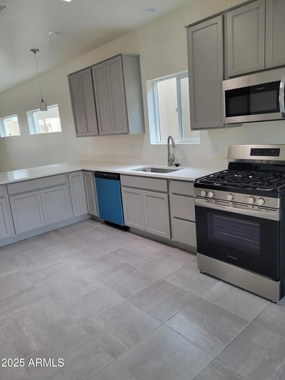 Property Slideshow image 7 of 31 | 672 s meadowood ln, Sierra Vista, AZ, 85635