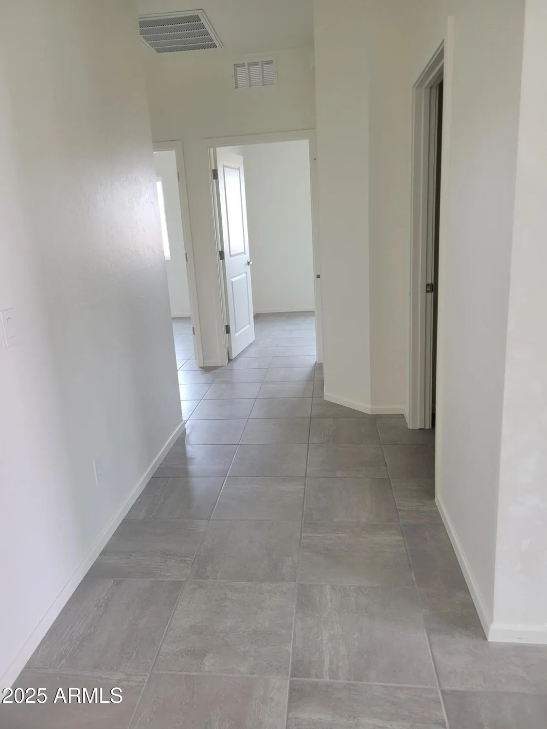 Property Slideshow image 9 of 31 | 672 s meadowood ln, Sierra Vista, AZ, 85635