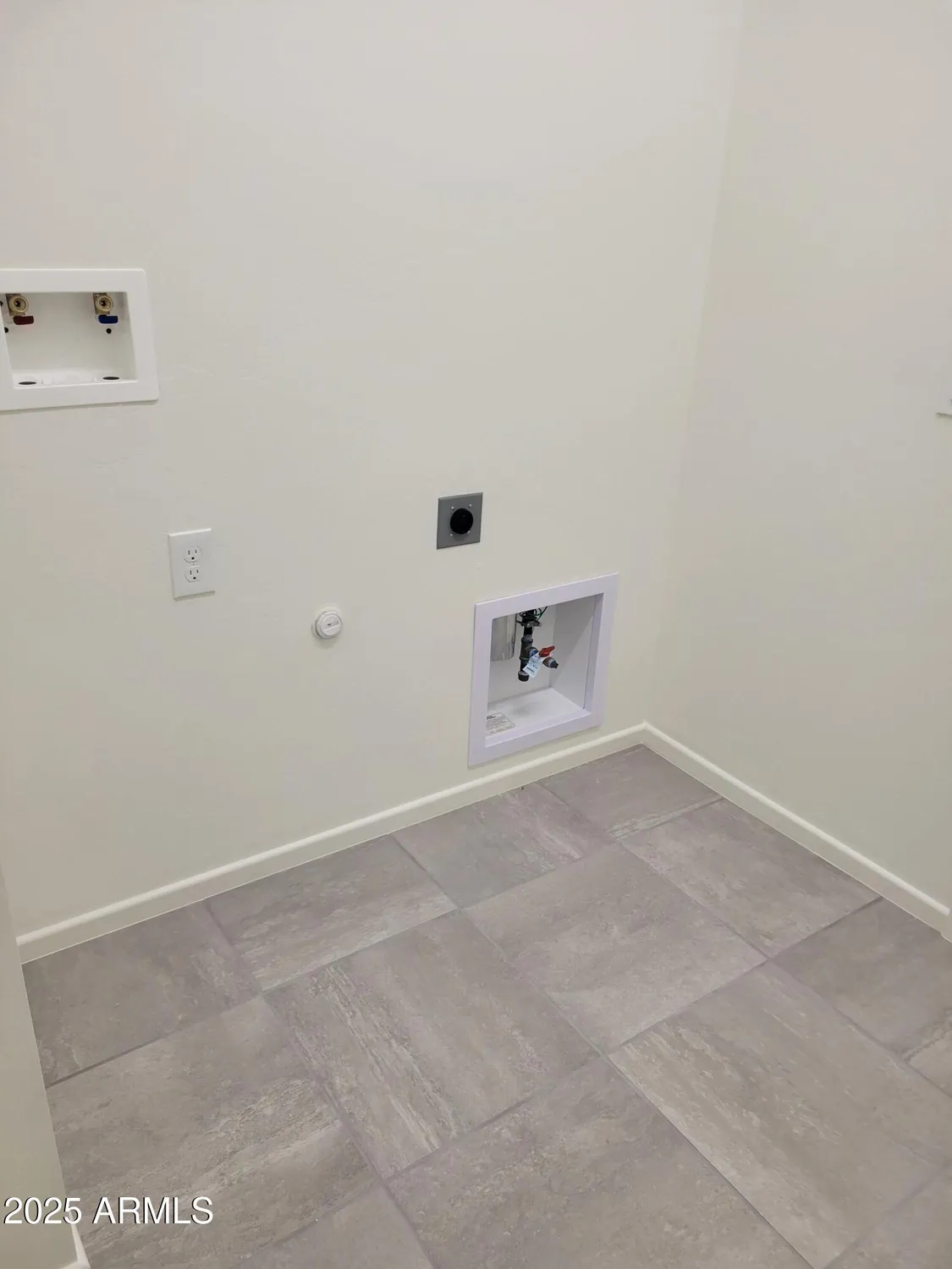 Property Slideshow image 28 of 31 | 672 s meadowood ln, Sierra Vista, AZ, 85635