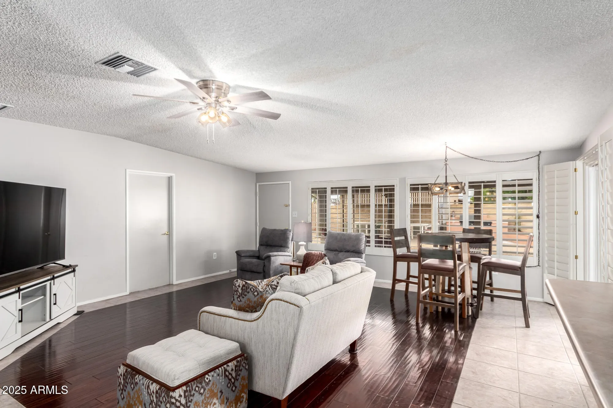 Property Slideshow image 9 of 45 | 9832 n 102nd dr, Sun City, AZ, 85351