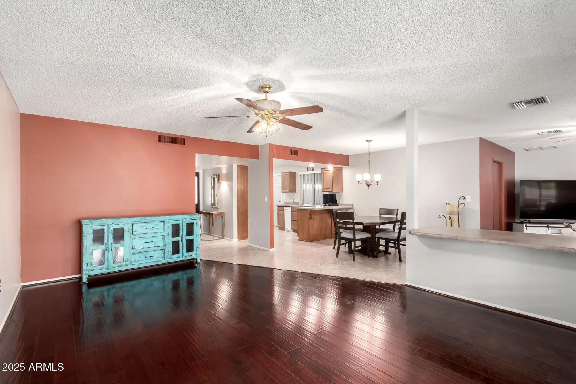 Property Slideshow image 6 of 45 | 9832 n 102nd dr, Sun City, AZ, 85351