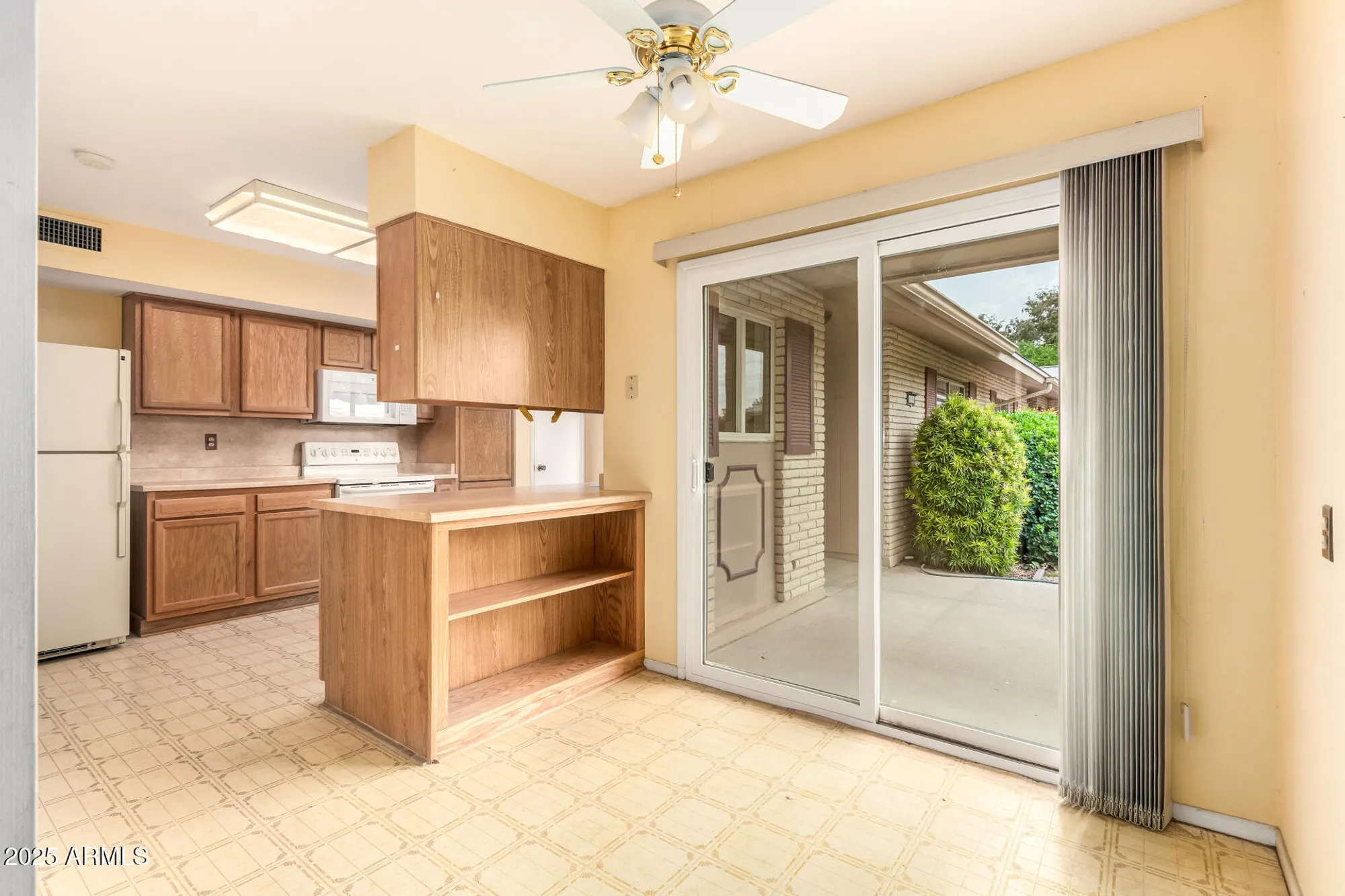 Property Slideshow image 11 of 32 | 10764 w cinnebar ave, Sun City, AZ, 85351