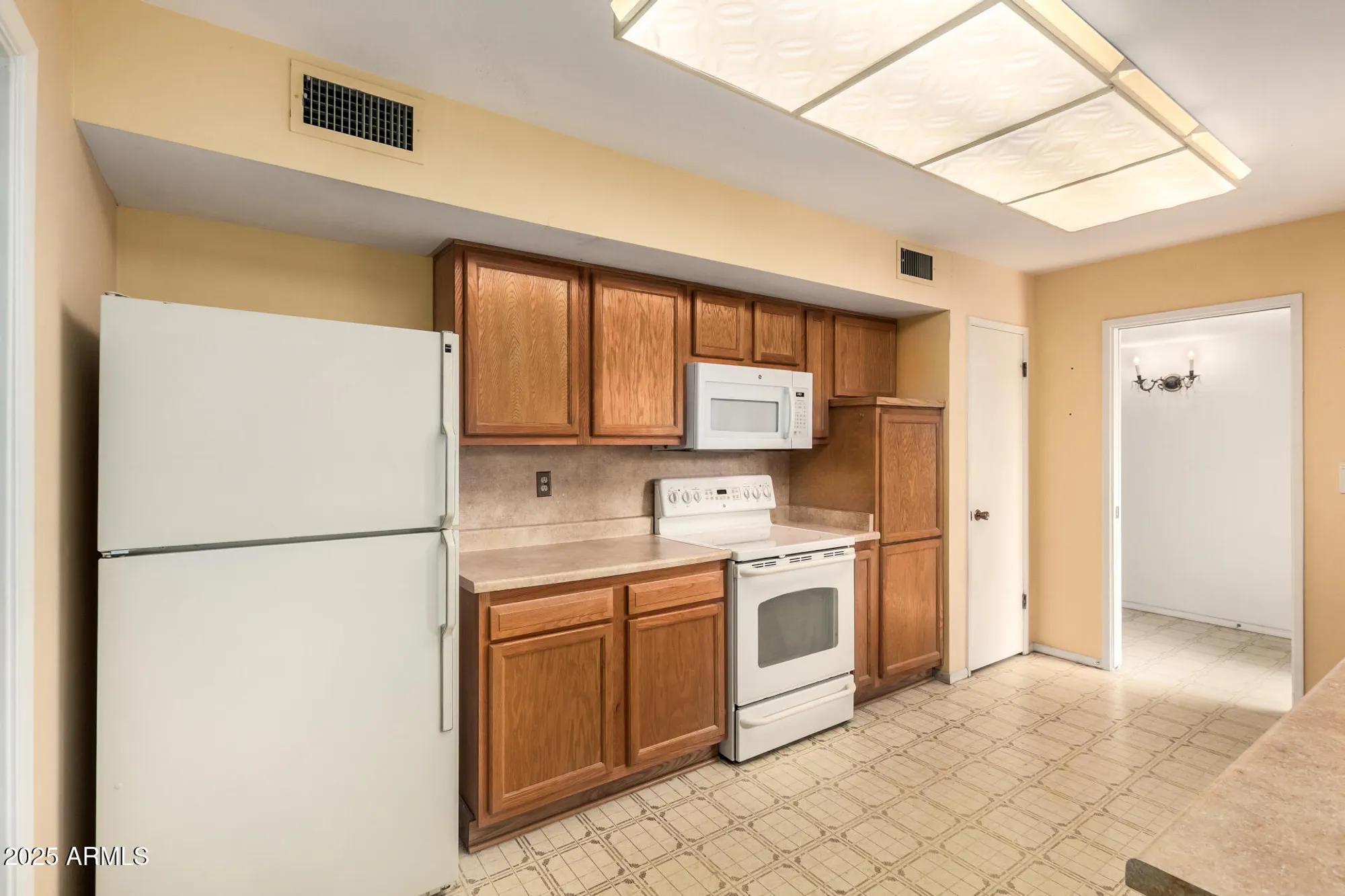 Property Slideshow image 12 of 32 | 10764 w cinnebar ave, Sun City, AZ, 85351