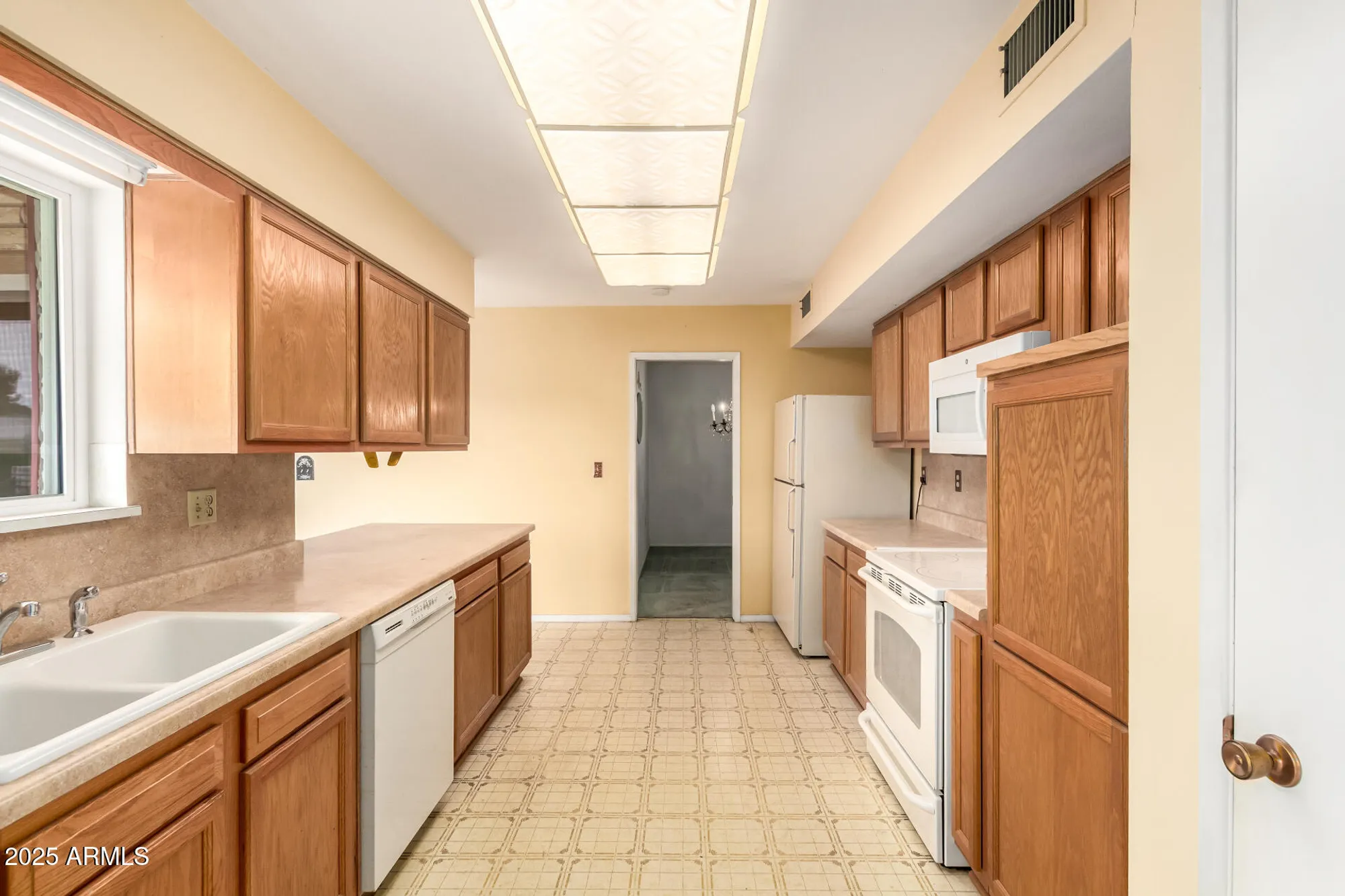 Property Slideshow image 14 of 32 | 10764 w cinnebar ave, Sun City, AZ, 85351