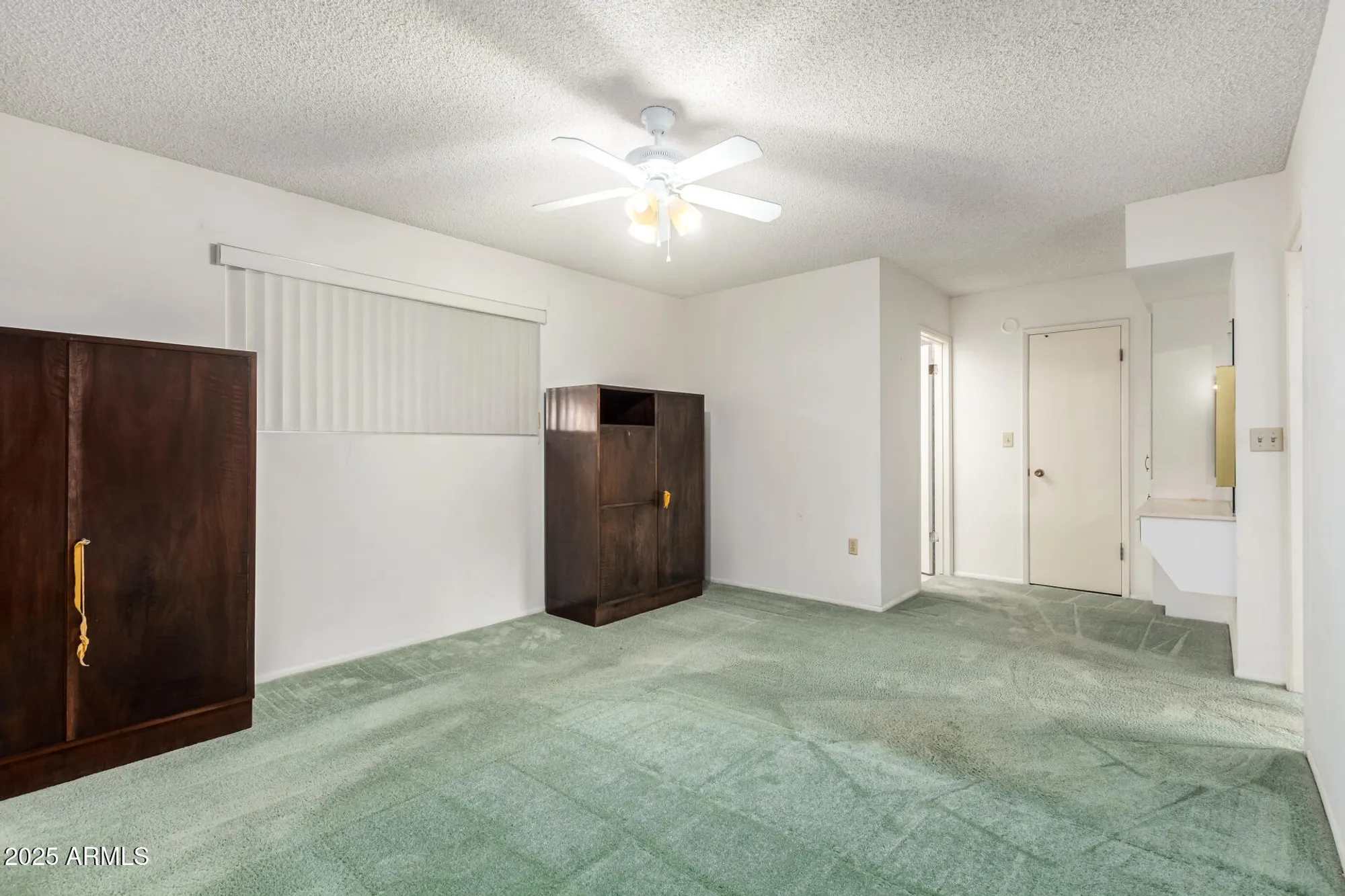 Property Slideshow image 15 of 32 | 10764 w cinnebar ave, Sun City, AZ, 85351