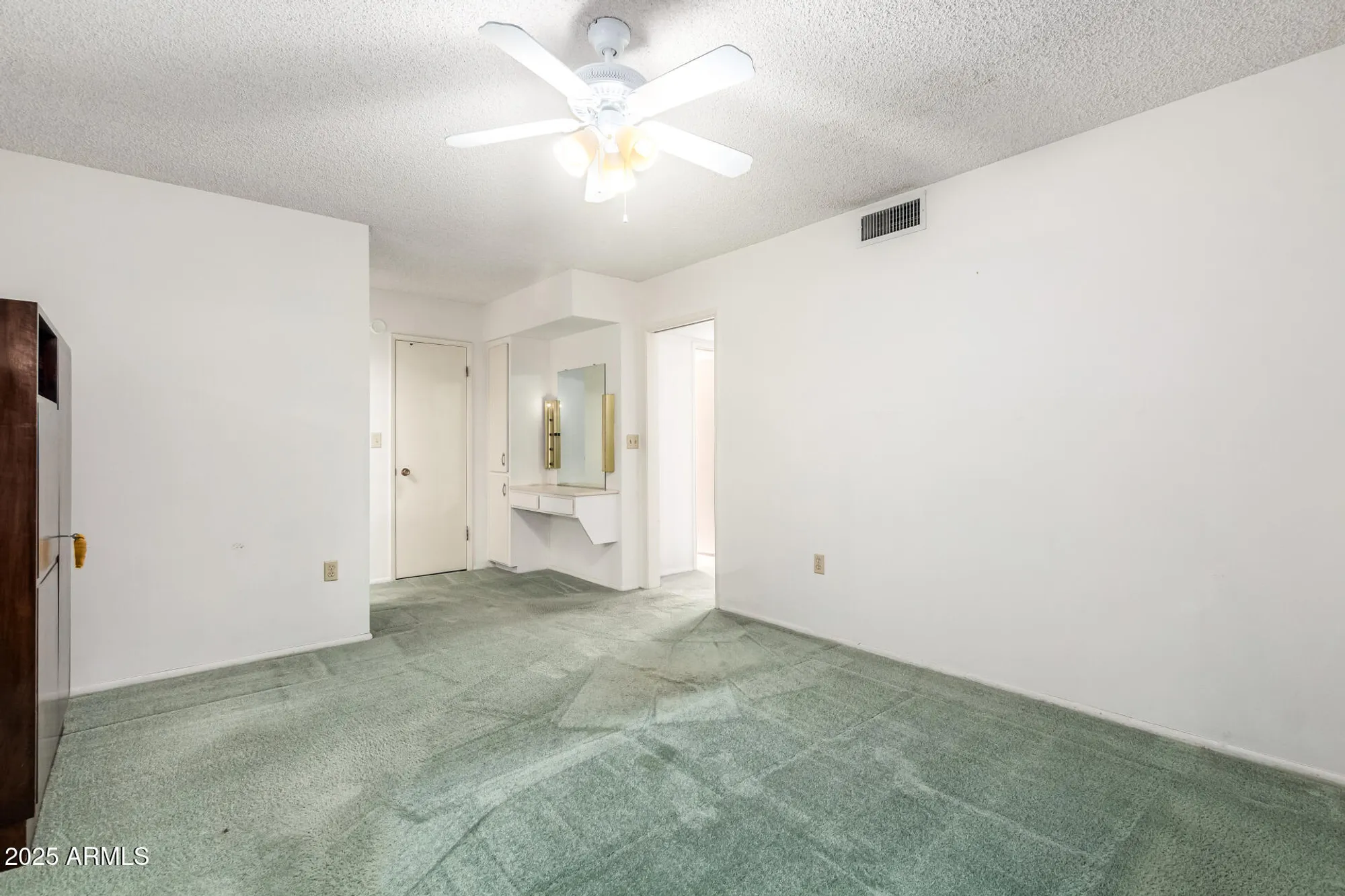 Property Slideshow image 16 of 32 | 10764 w cinnebar ave, Sun City, AZ, 85351