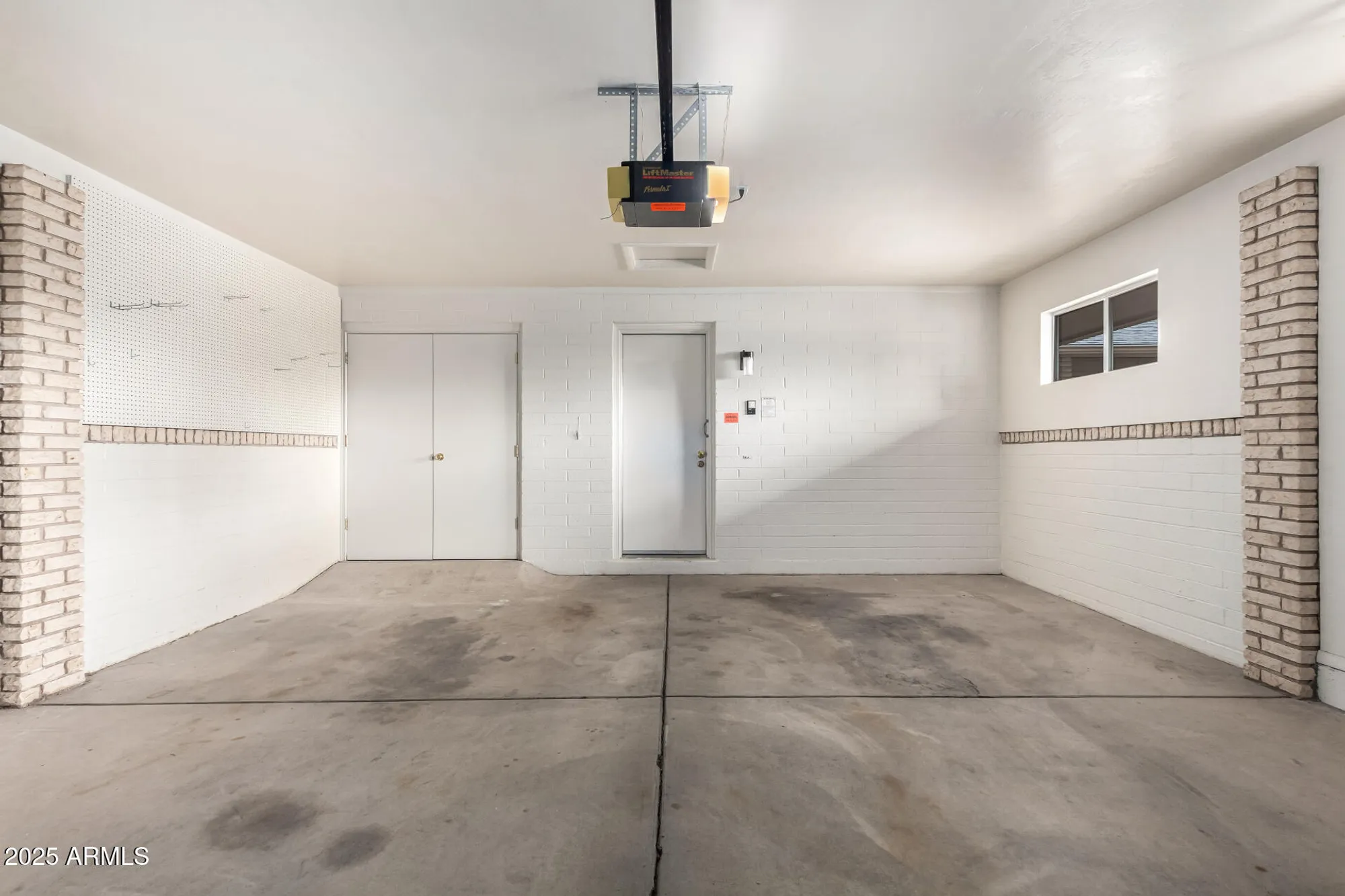 Property Slideshow image 27 of 32 | 10764 w cinnebar ave, Sun City, AZ, 85351