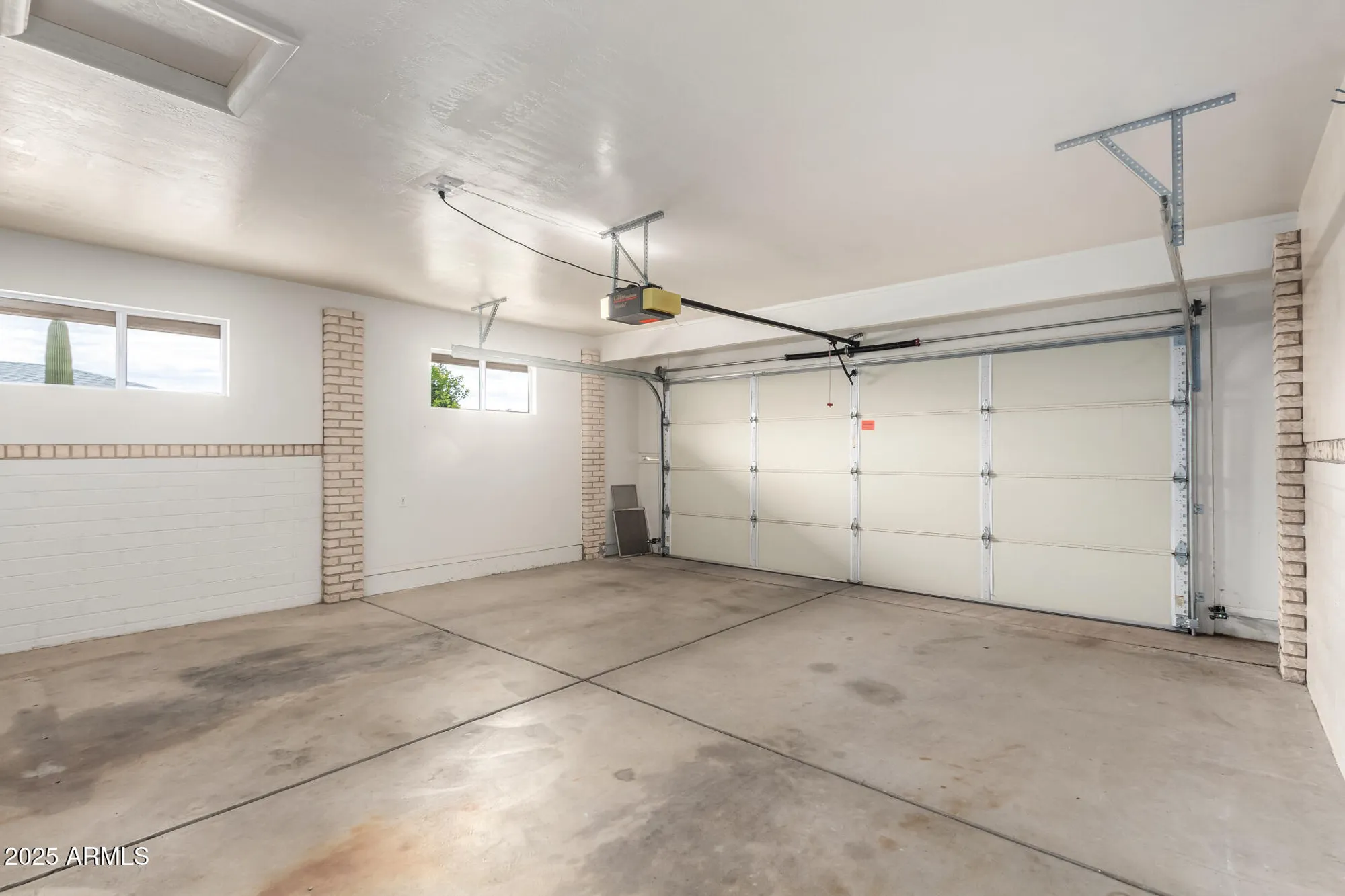 Property Slideshow image 26 of 32 | 10764 w cinnebar ave, Sun City, AZ, 85351