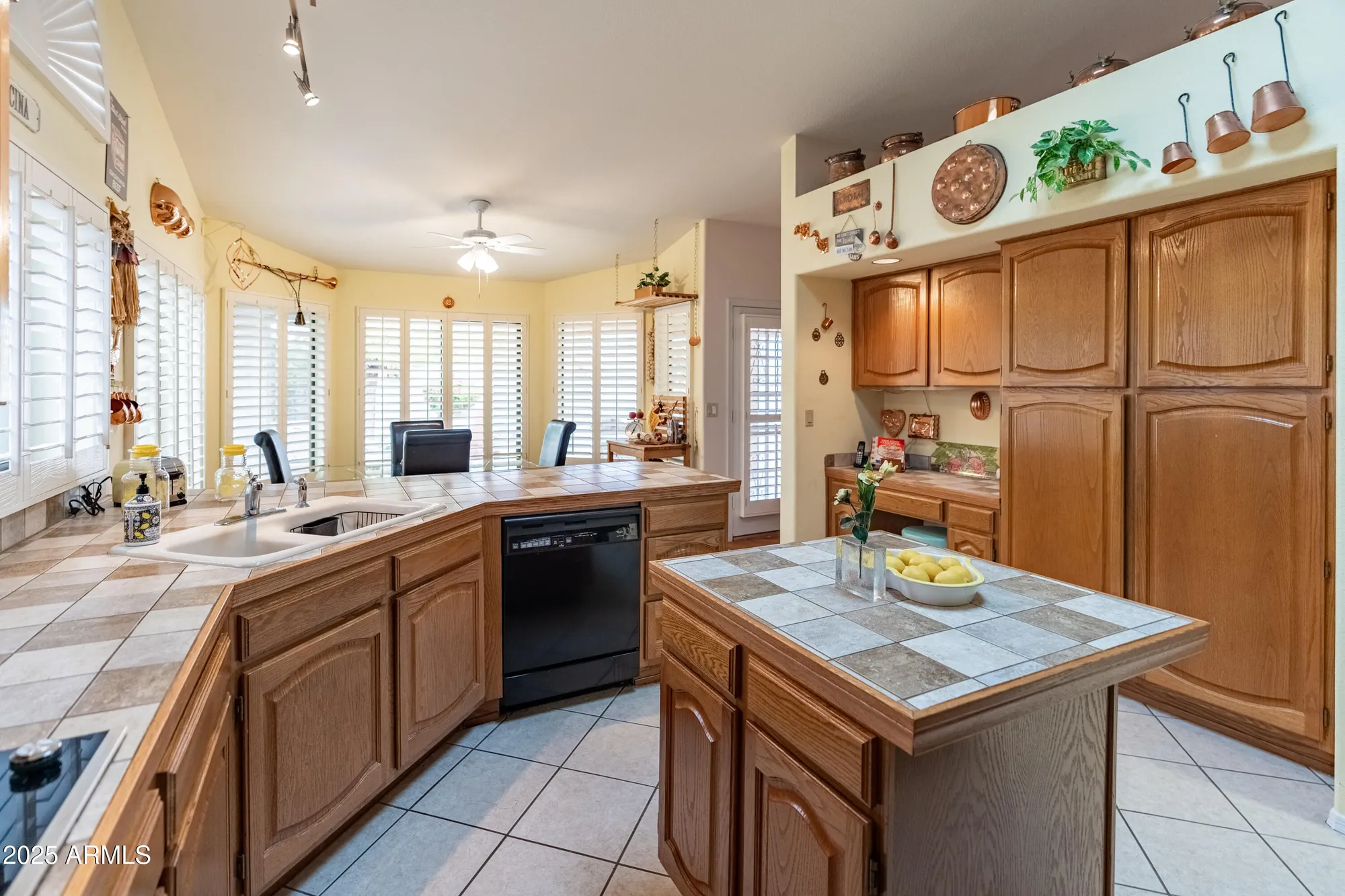 Property Slideshow image 15 of 54 | 9414 w tonto ln, Peoria, AZ, 85382