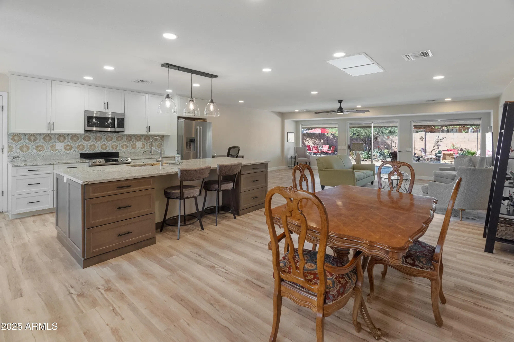 Property Slideshow image 12 of 59 | 11052 w meade dr, Sun City, AZ, 85351