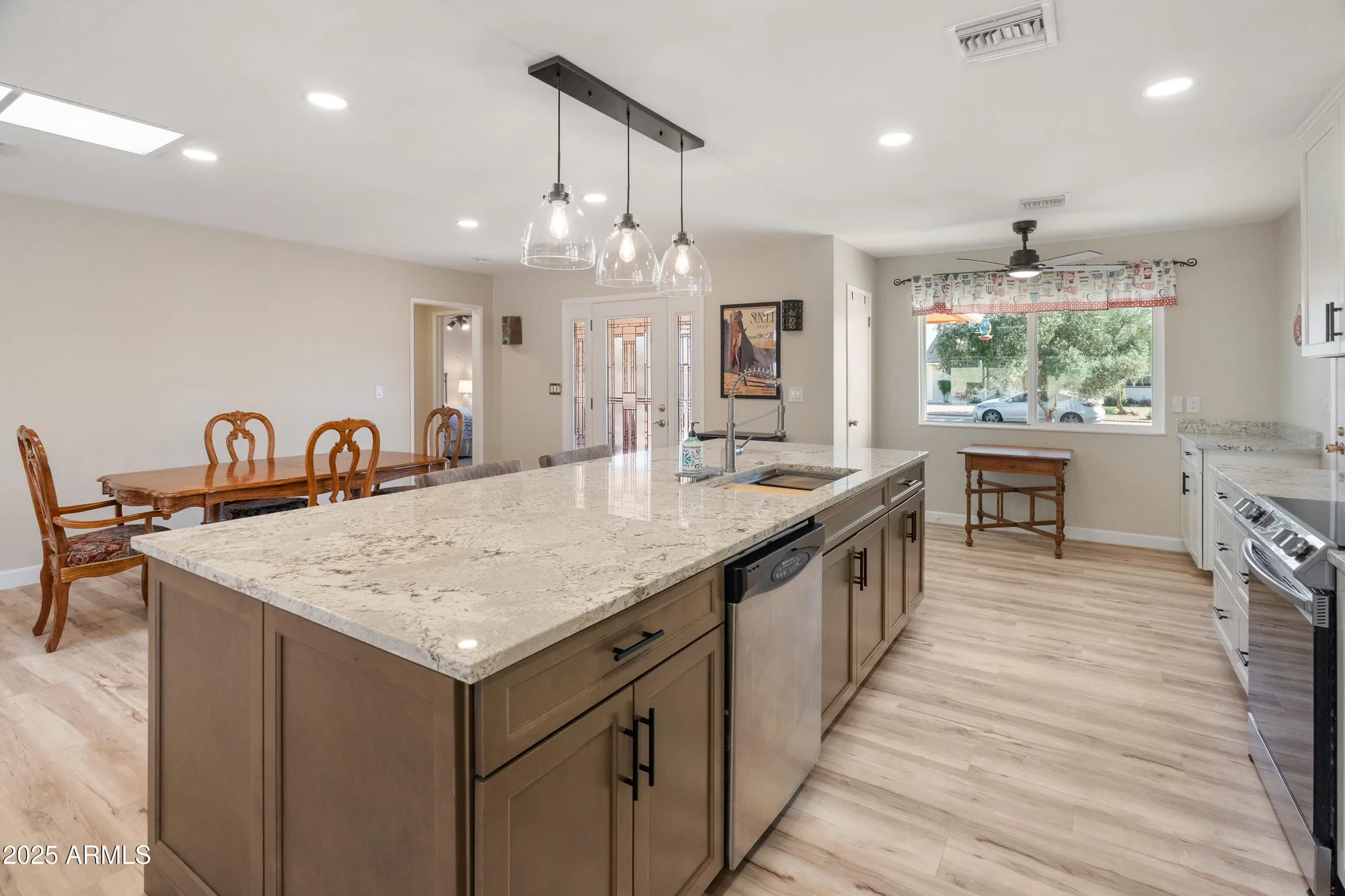 Property Slideshow image 13 of 59 | 11052 w meade dr, Sun City, AZ, 85351