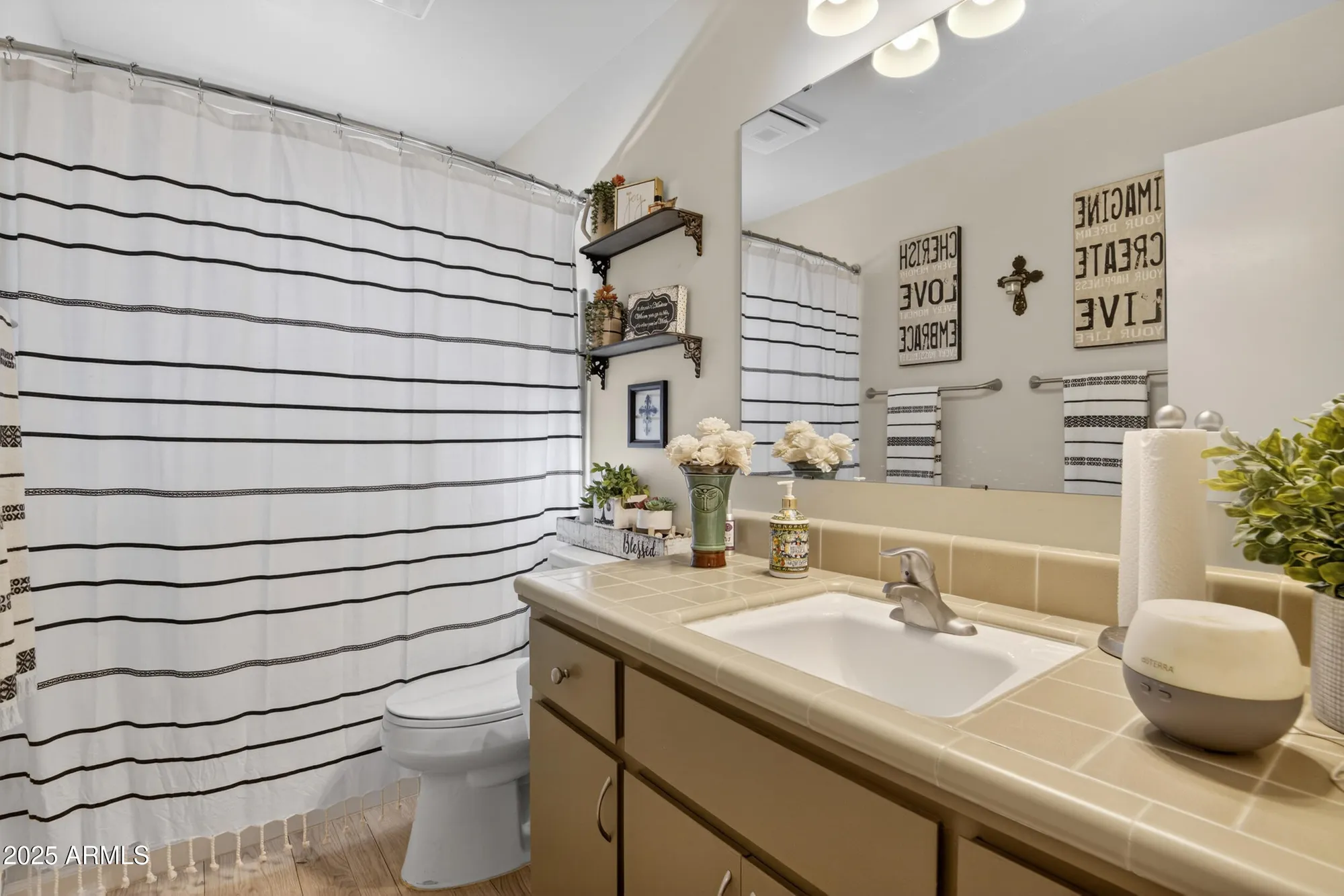 Property Slideshow image 21 of 35 | 649 n 61st pl, Mesa, AZ, 85205