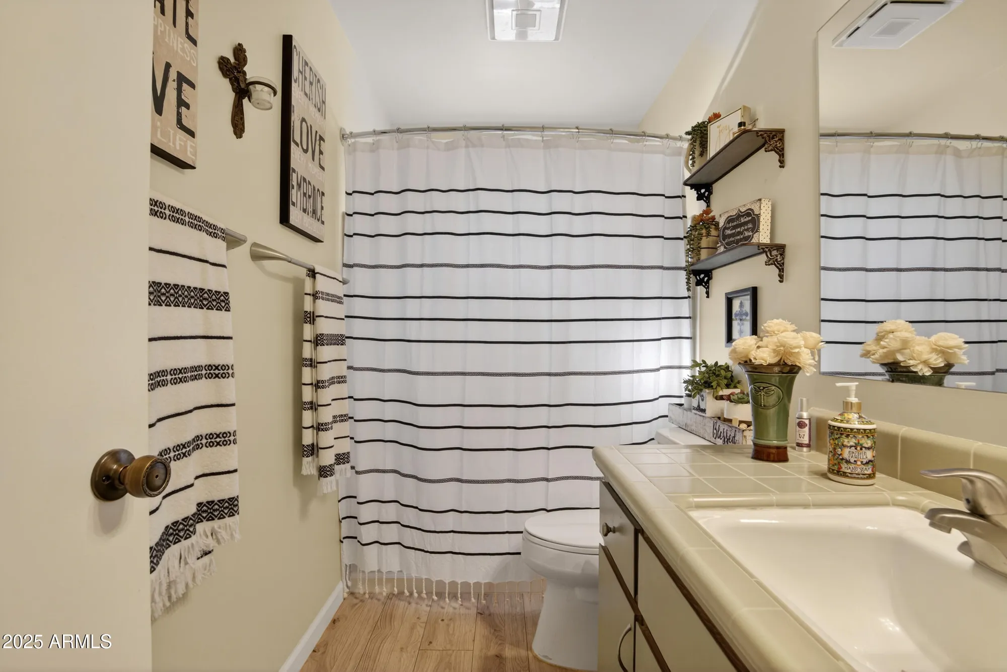 Property Slideshow image 22 of 35 | 649 n 61st pl, Mesa, AZ, 85205