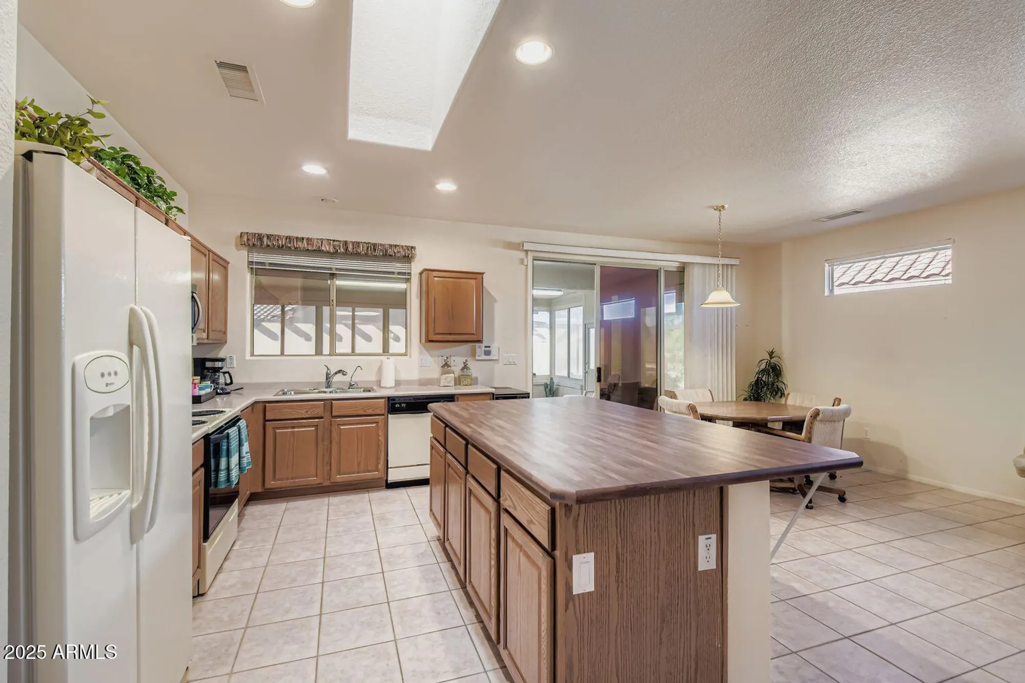 Property Slideshow image 9 of 35 | 16365 w monteverde ln, Surprise, AZ, 85374