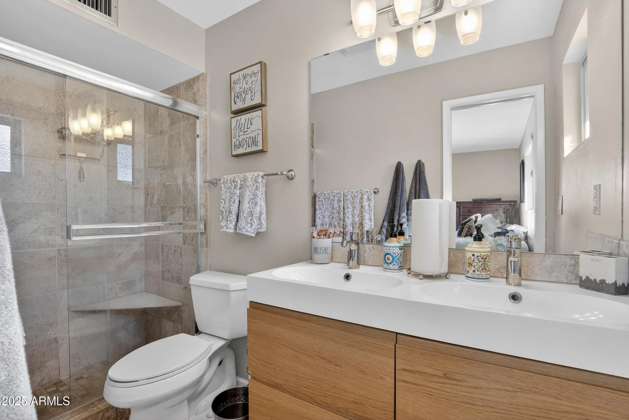 Property Slideshow image 16 of 35 | 649 n 61st pl, Mesa, AZ, 85205