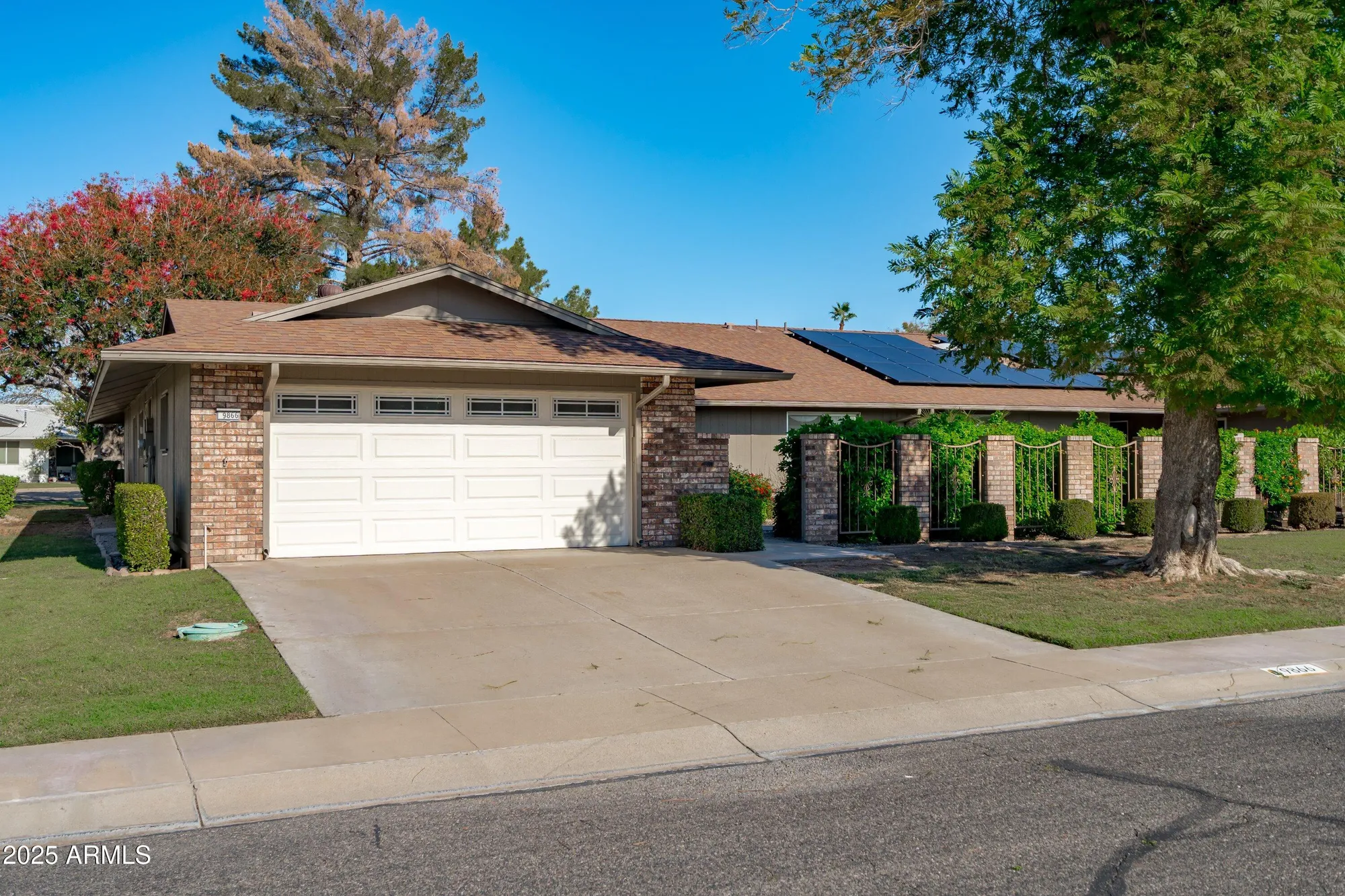 Property Slideshow image 3 of 34 | 9866 w highwood ct, Sun City, AZ, 85373