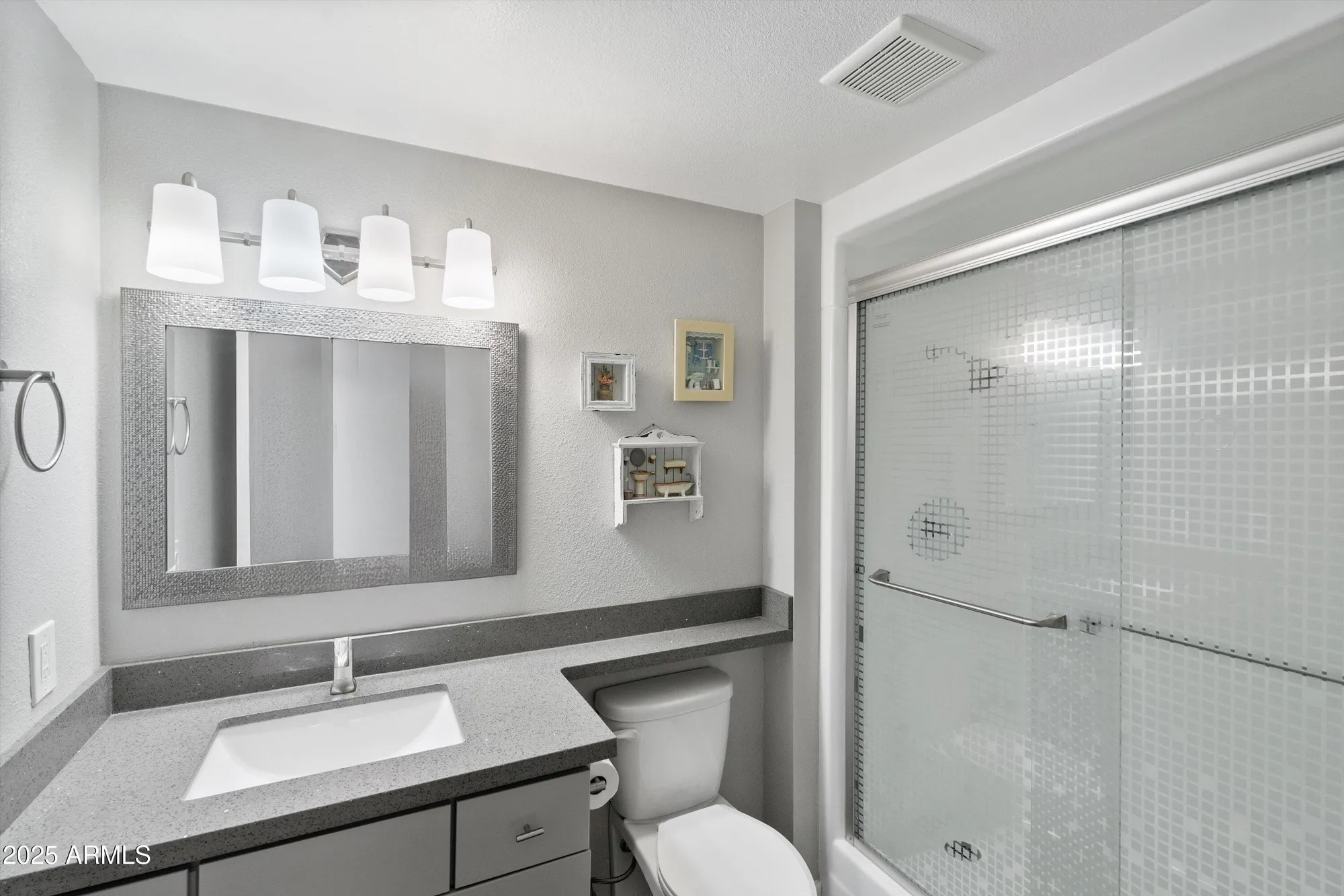 Property Slideshow image 23 of 34 | 9866 w highwood ct, Sun City, AZ, 85373