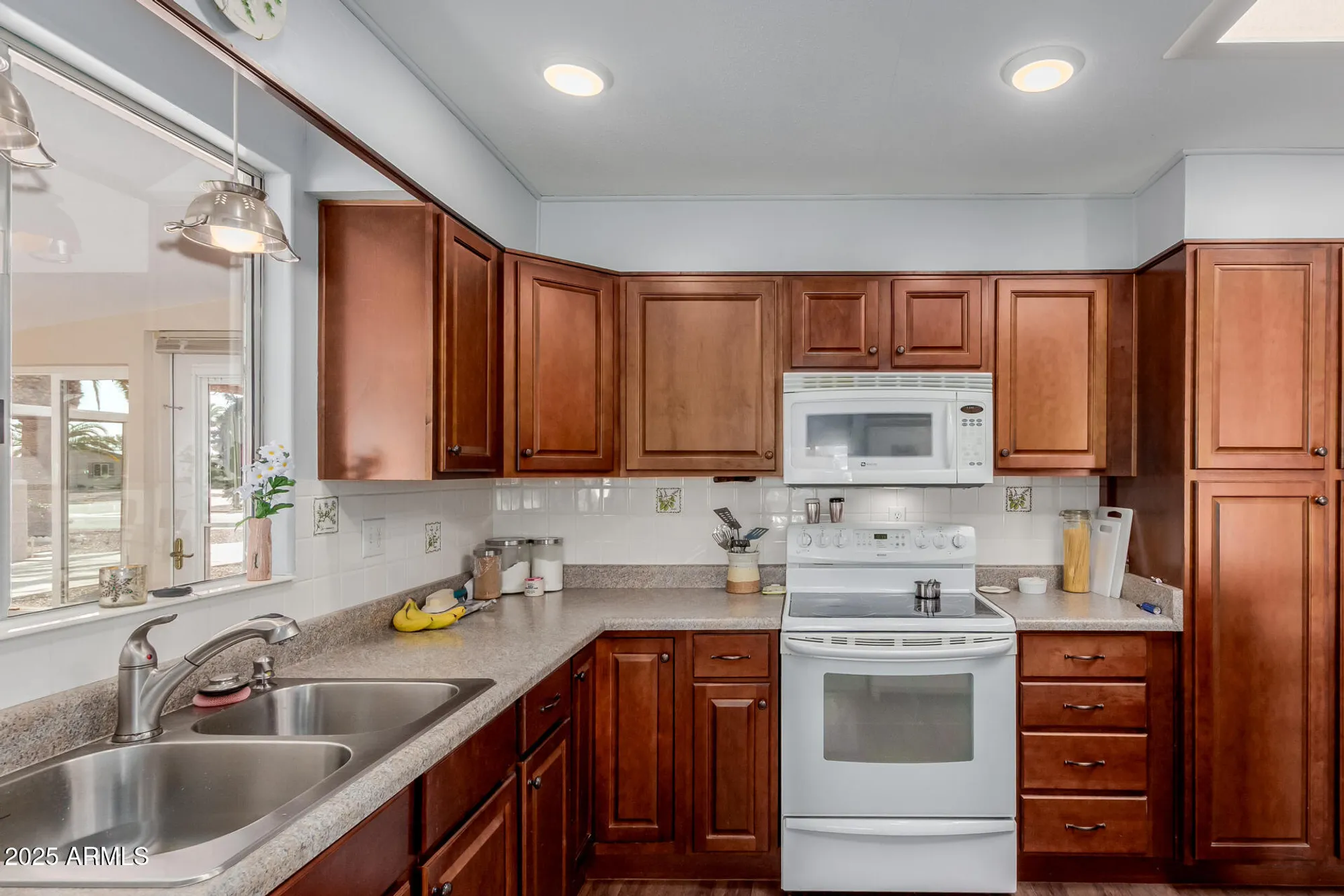 Property Slideshow image 16 of 66 | 9422 e lakeside dr, Sun Lakes, AZ, 85248