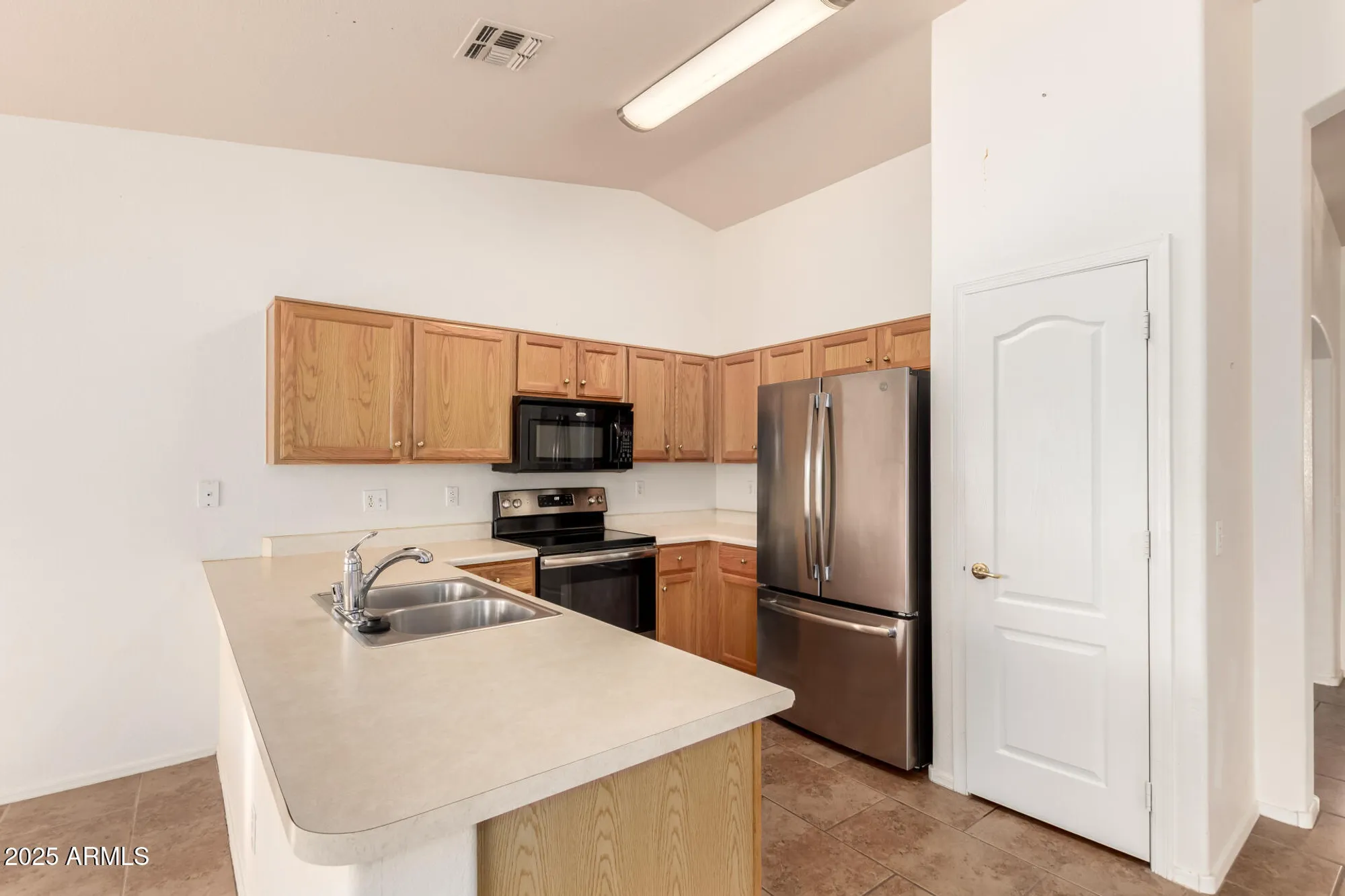 Property Slideshow image 7 of 22 | 1475 e riviera dr, Chandler, AZ, 85249