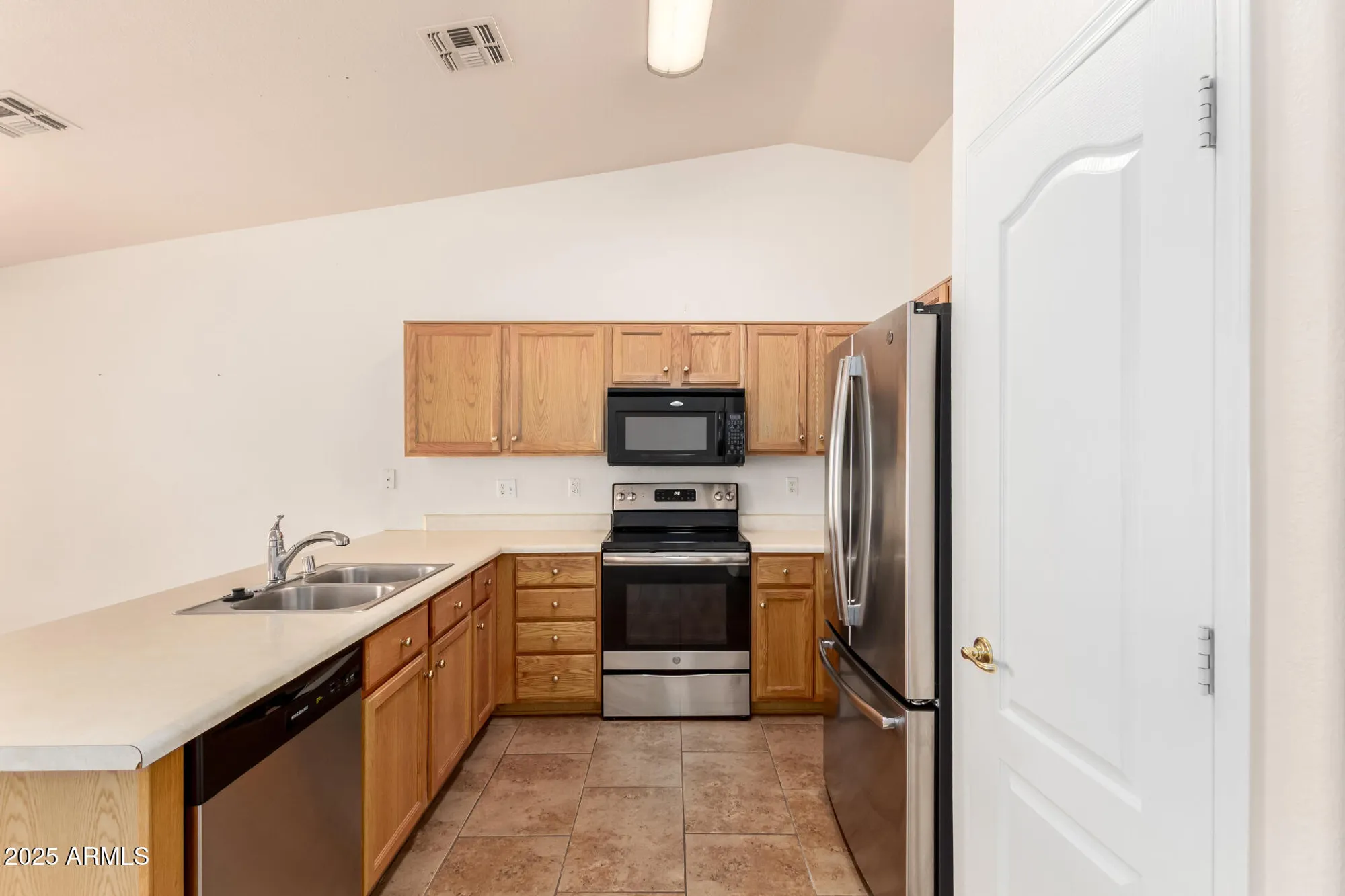 Property Slideshow image 8 of 22 | 1475 e riviera dr, Chandler, AZ, 85249