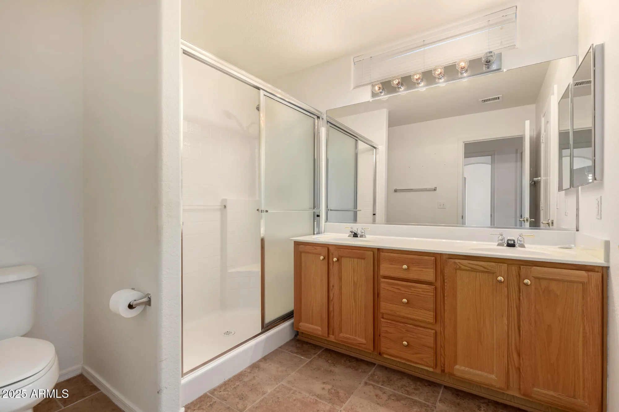 Property Slideshow image 11 of 22 | 1475 e riviera dr, Chandler, AZ, 85249