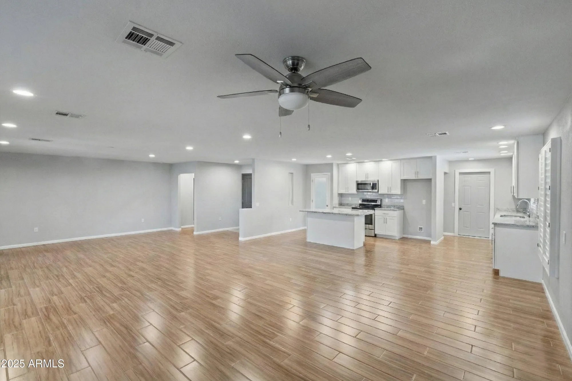 Property Slideshow image 12 of 34 | 9866 w highwood ct, Sun City, AZ, 85373