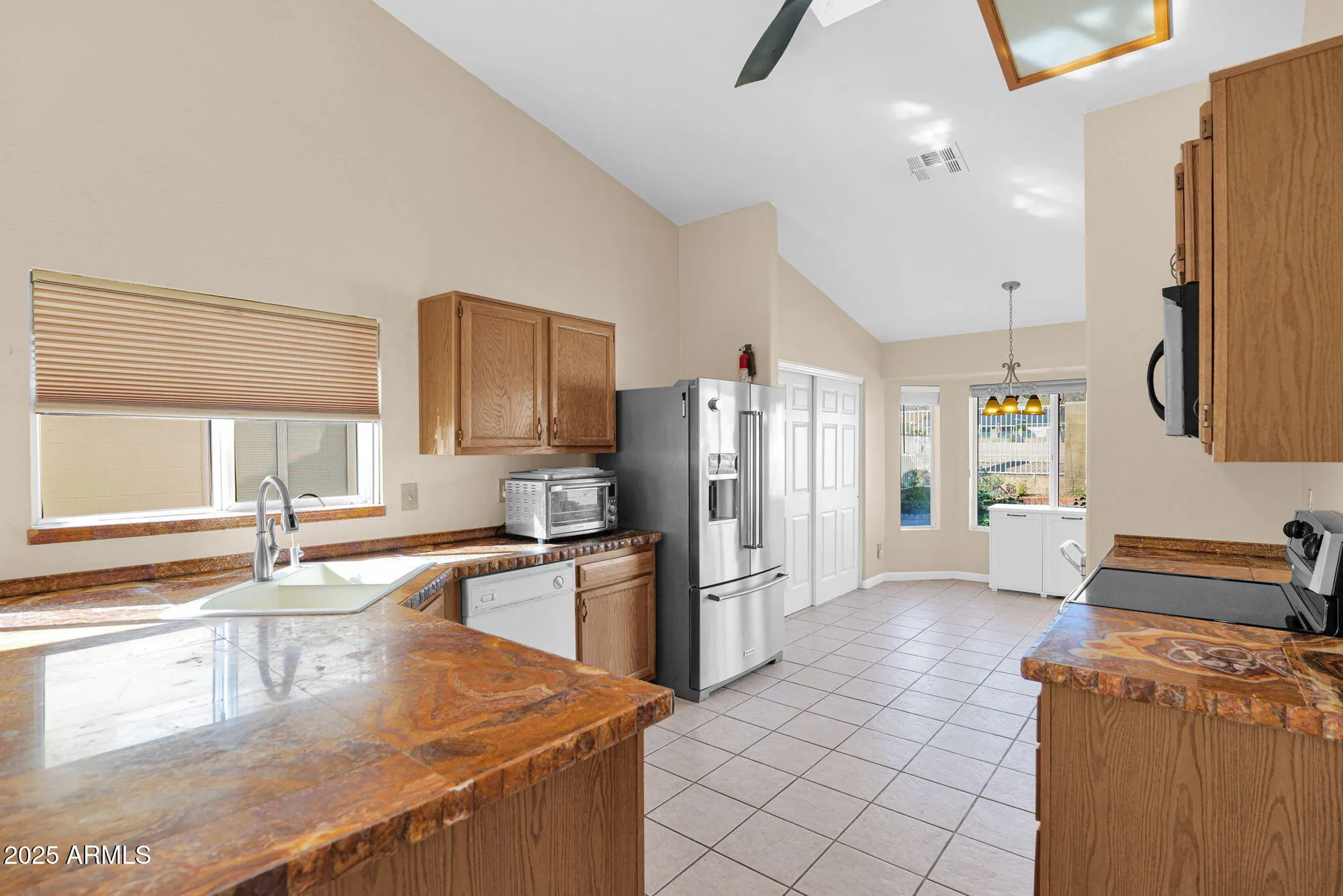 Property Slideshow image 10 of 52 | 11420 s 44th st, Phoenix, AZ, 85044