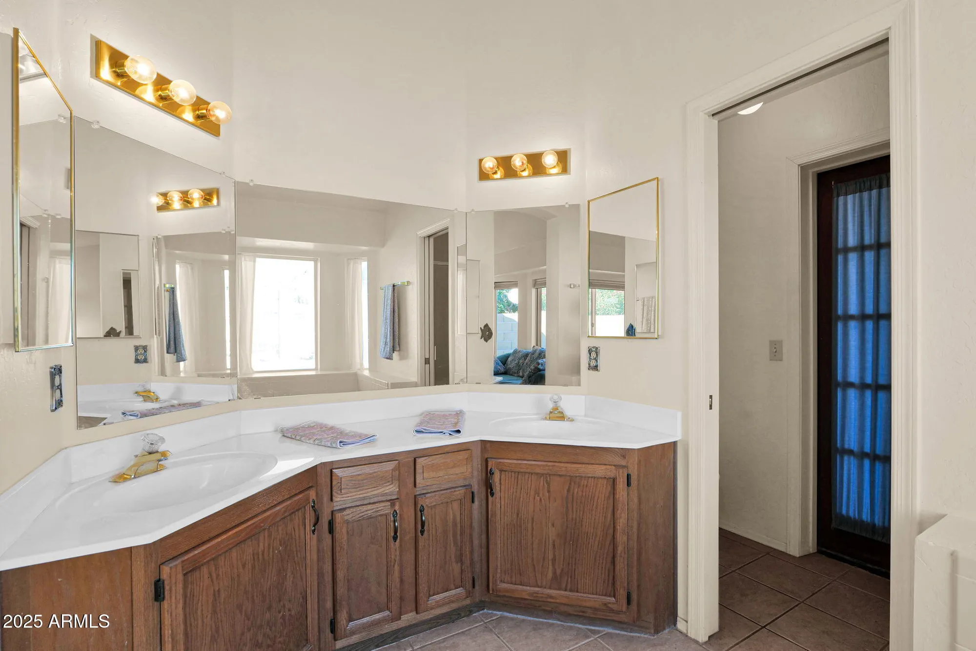 Property Slideshow image 19 of 52 | 11420 s 44th st, Phoenix, AZ, 85044