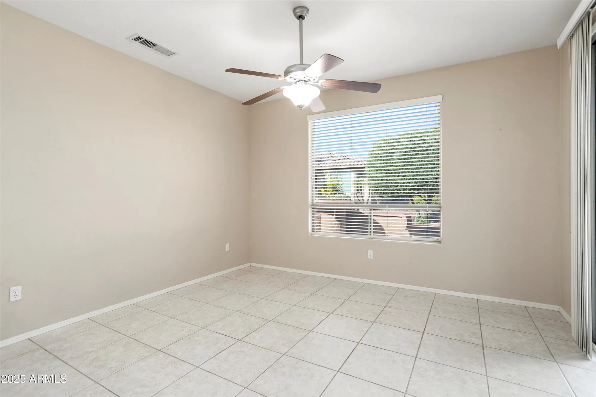 Property Slideshow image 16 of 36 | 19722 n regents park dr, Surprise, AZ, 85387