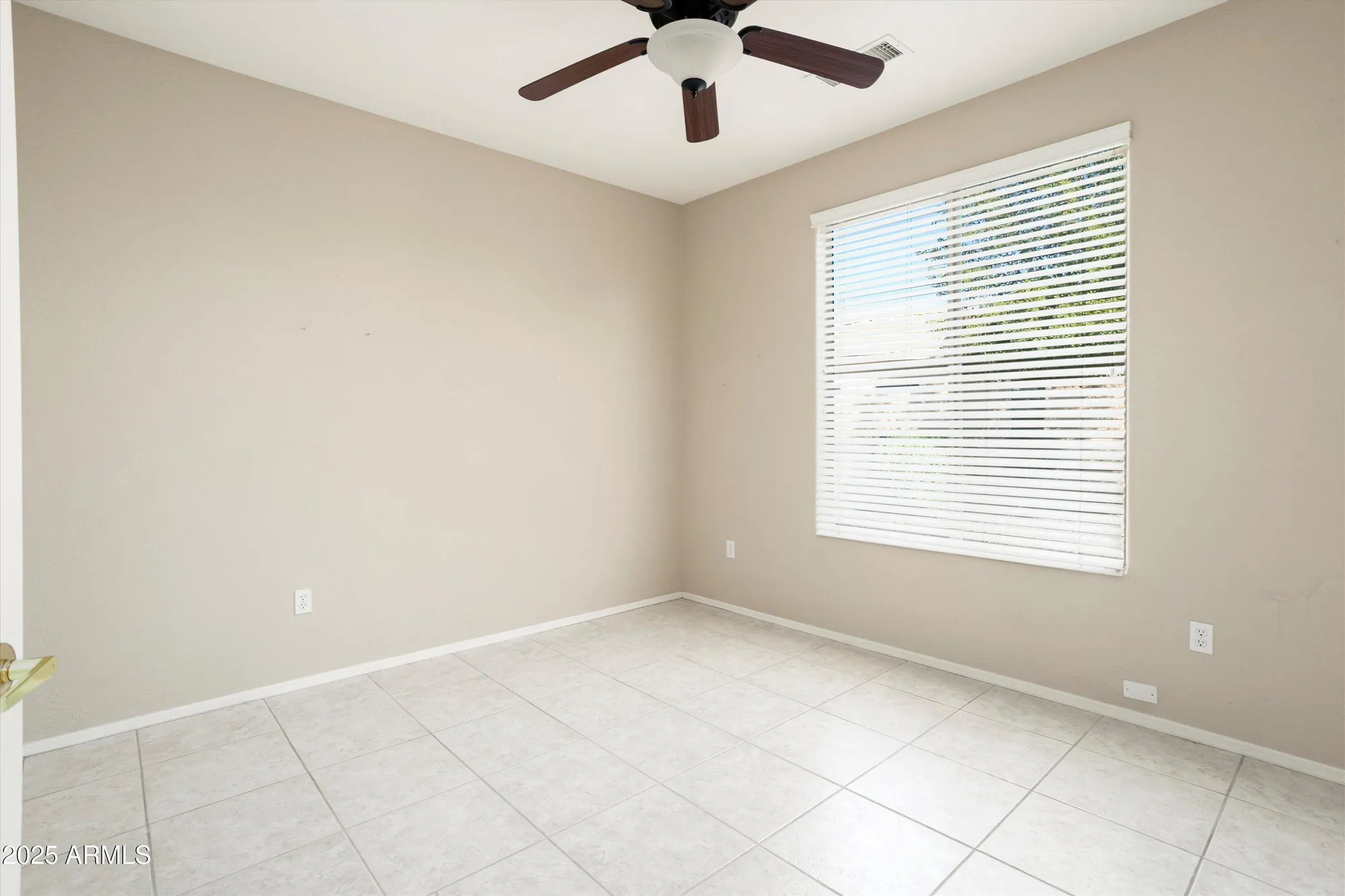 Property Slideshow image 26 of 36 | 19722 n regents park dr, Surprise, AZ, 85387