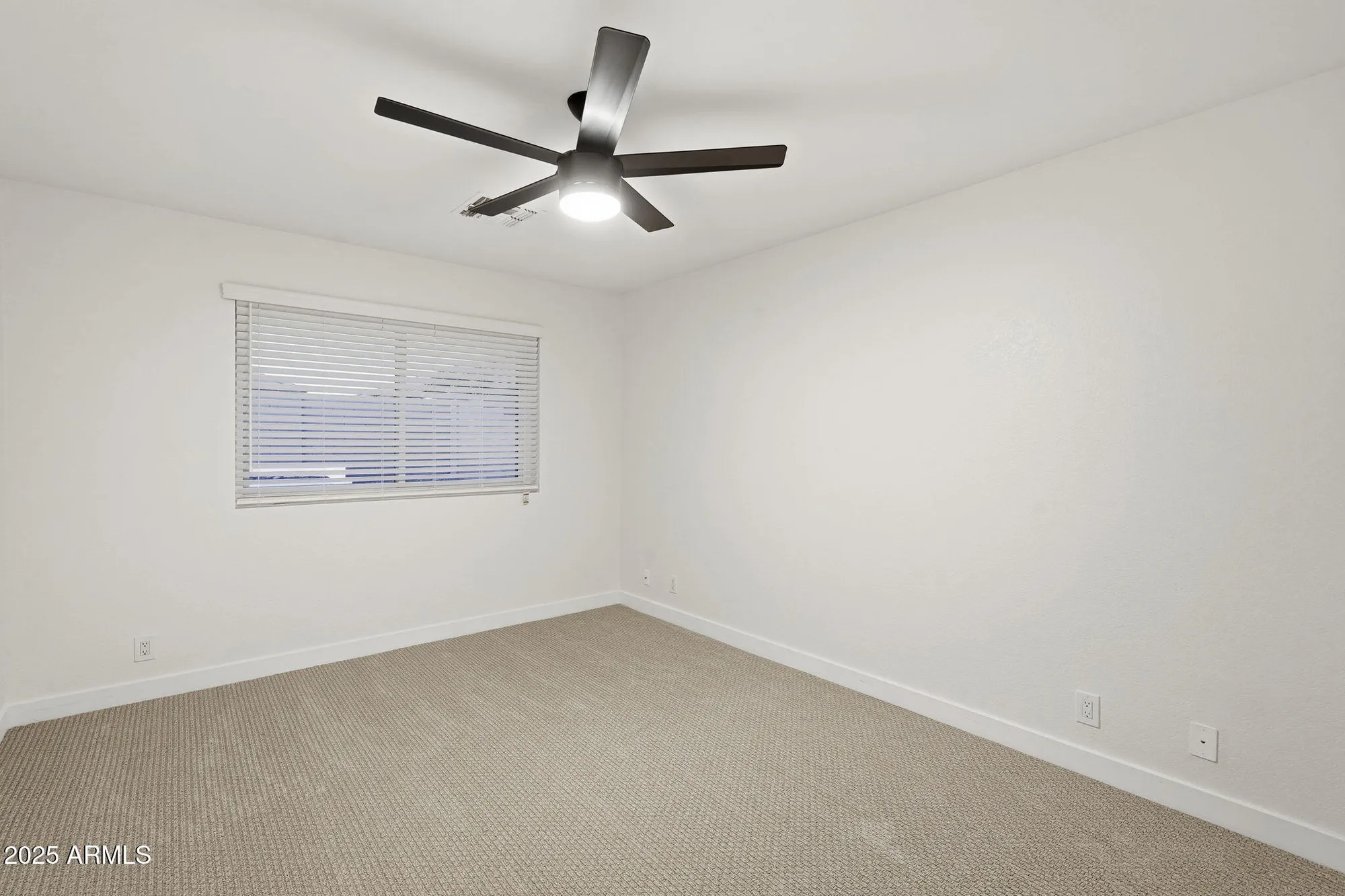 Property Slideshow image 13 of 22 | 11526 e mendoza ave, Mesa, AZ, 85209