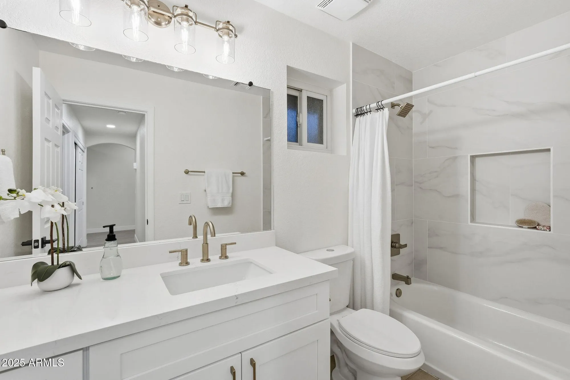 Property Slideshow image 14 of 22 | 11526 e mendoza ave, Mesa, AZ, 85209