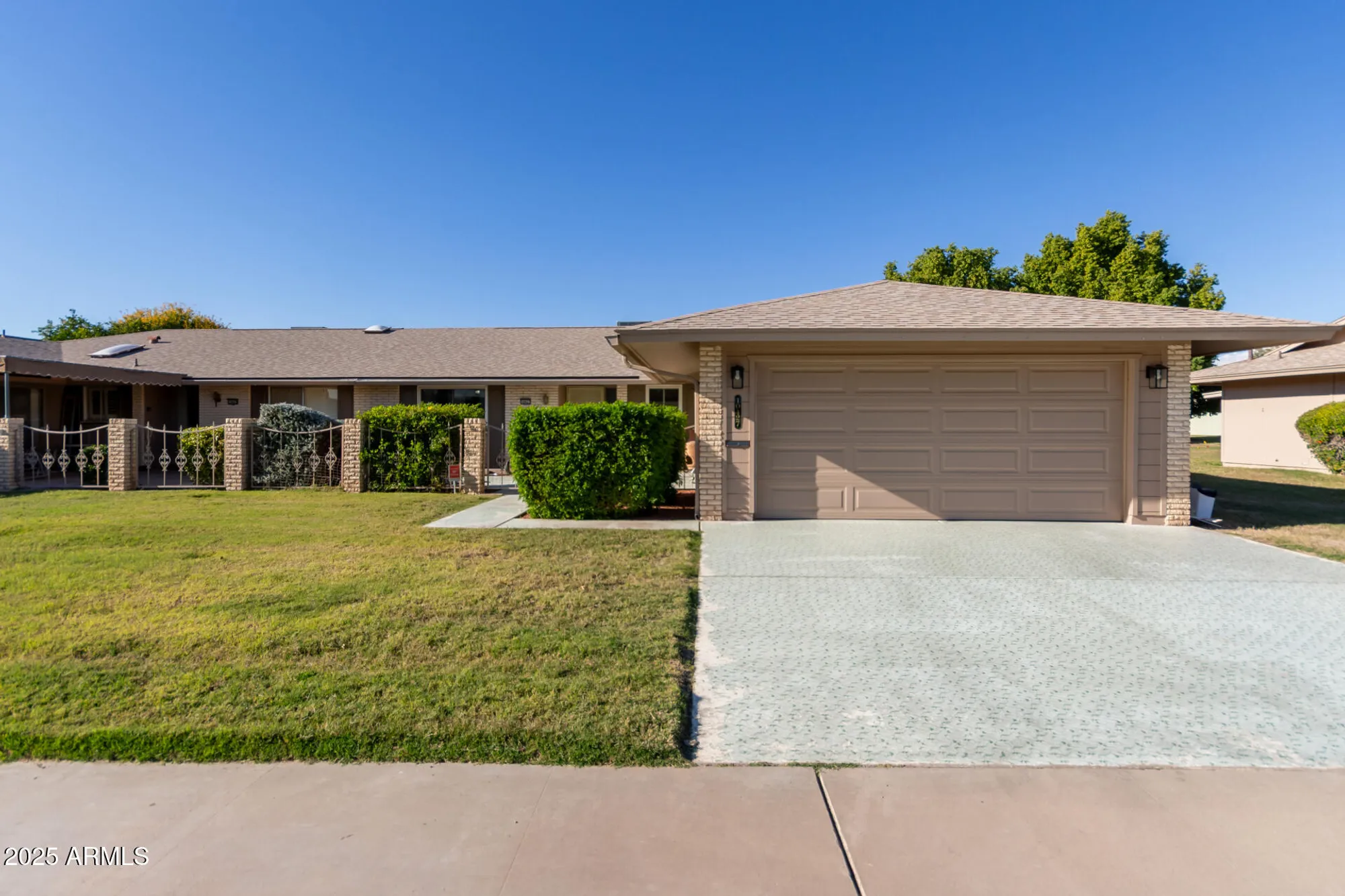 Property Slideshow image 2 of 32 | 10427 w roundelay cir, Sun City, AZ, 85351