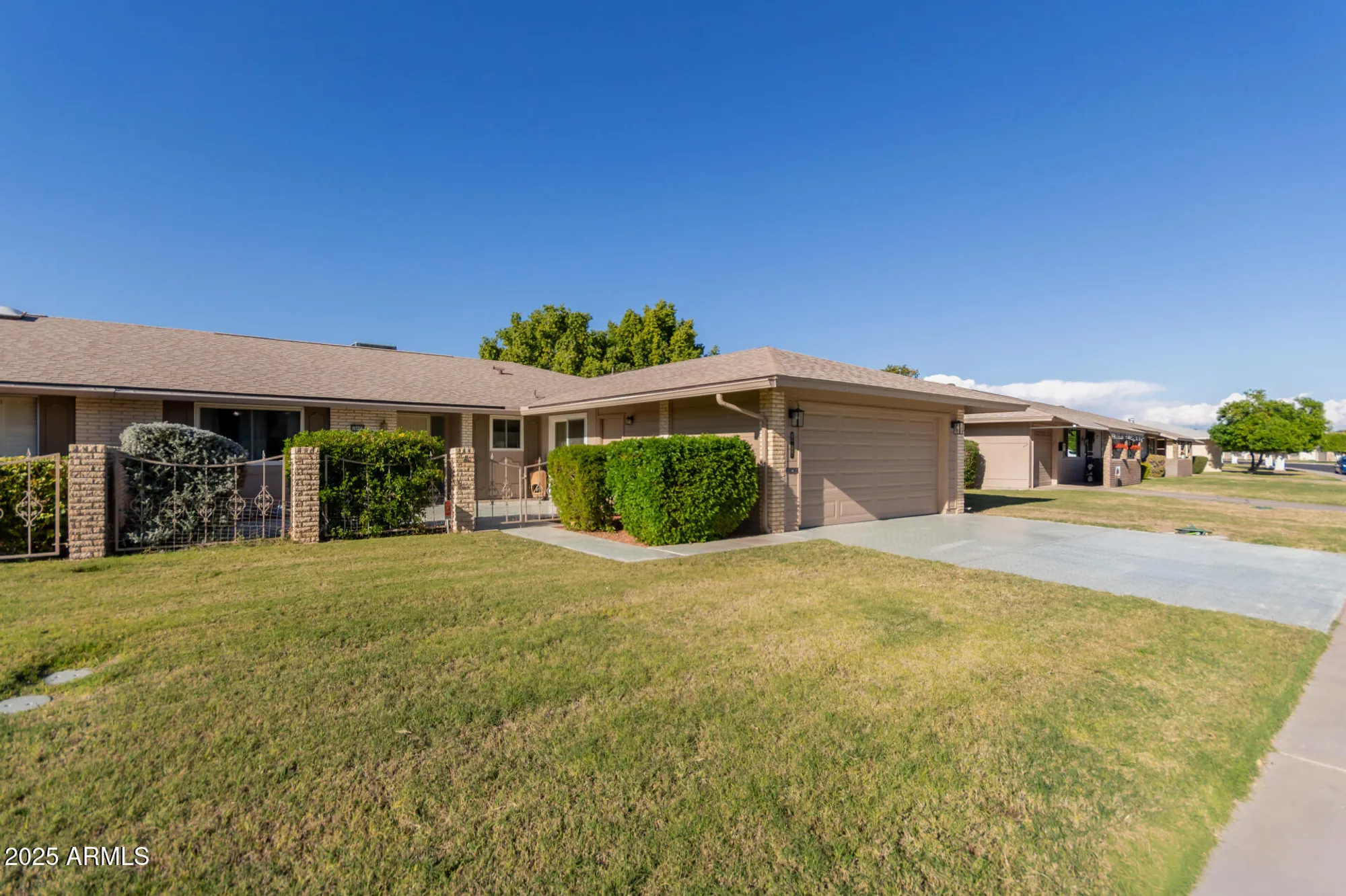 Property Slideshow image 5 of 32 | 10427 w roundelay cir, Sun City, AZ, 85351